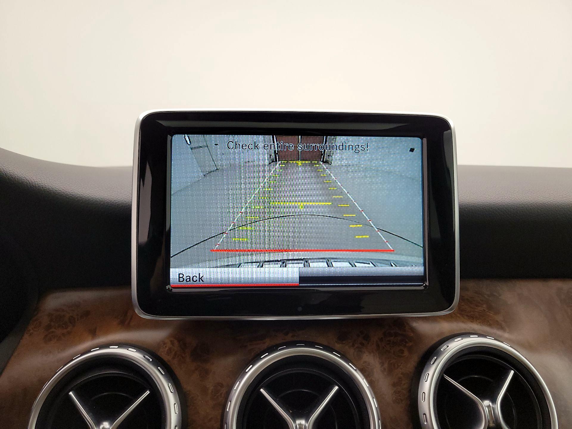 Thumbnail: 2015 Mercedes-Benz GLA - 15