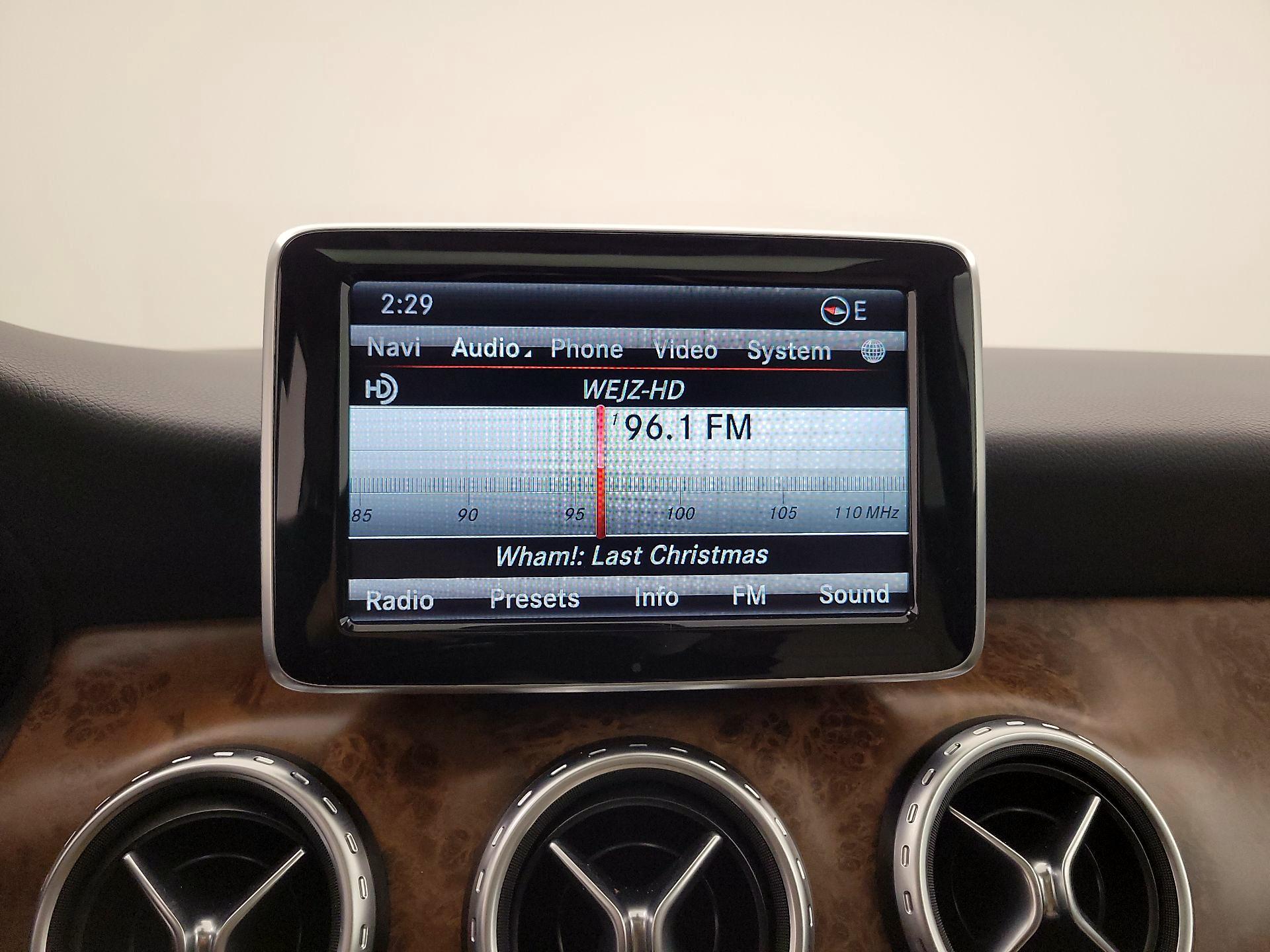 Thumbnail: 2015 Mercedes-Benz GLA - 16