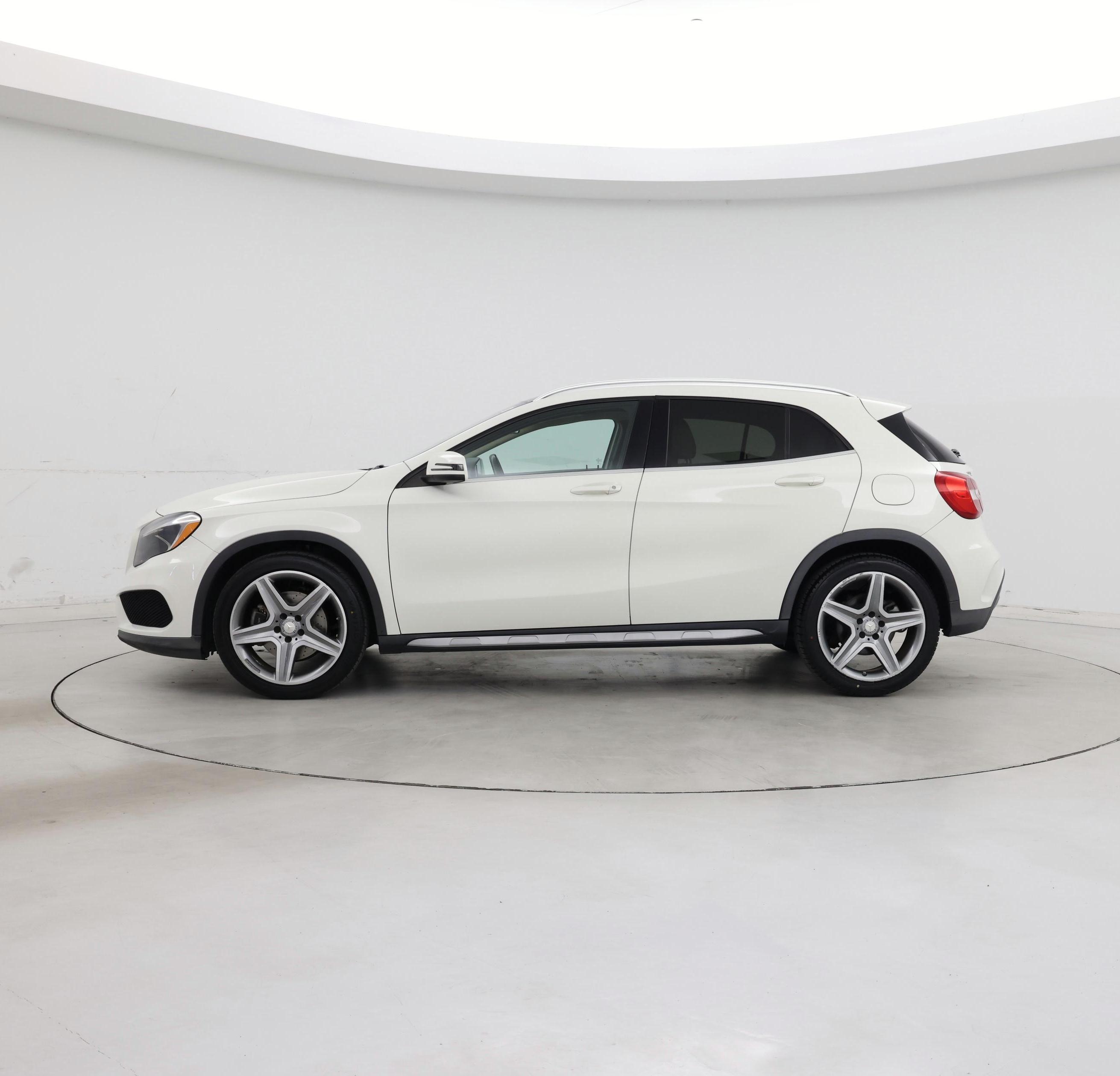 Thumbnail: 2015 Mercedes-Benz GLA - 3