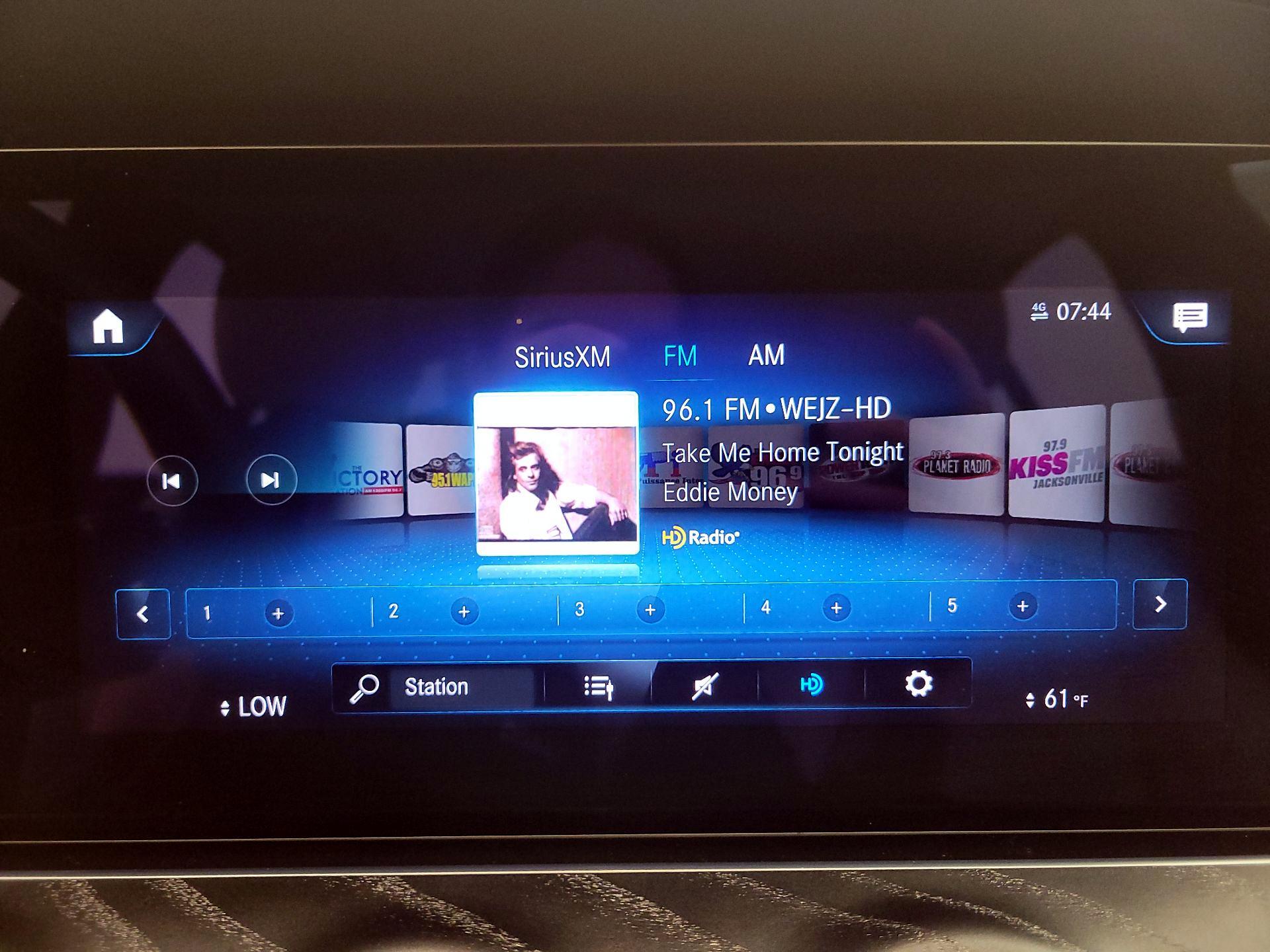 Thumbnail: 2022 Mercedes-Benz E-Class - 16