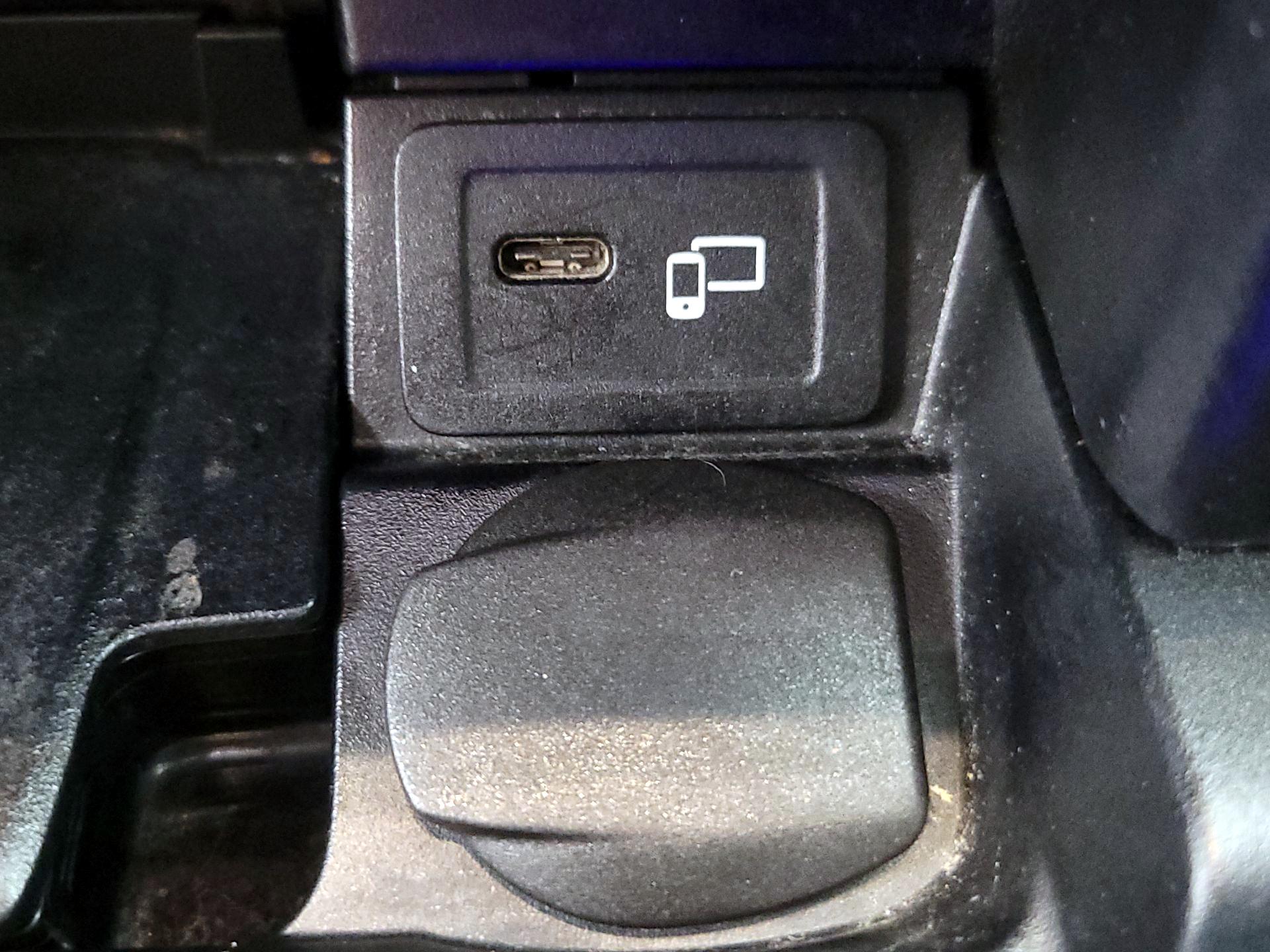 Thumbnail: 2022 Mercedes-Benz E-Class - 19