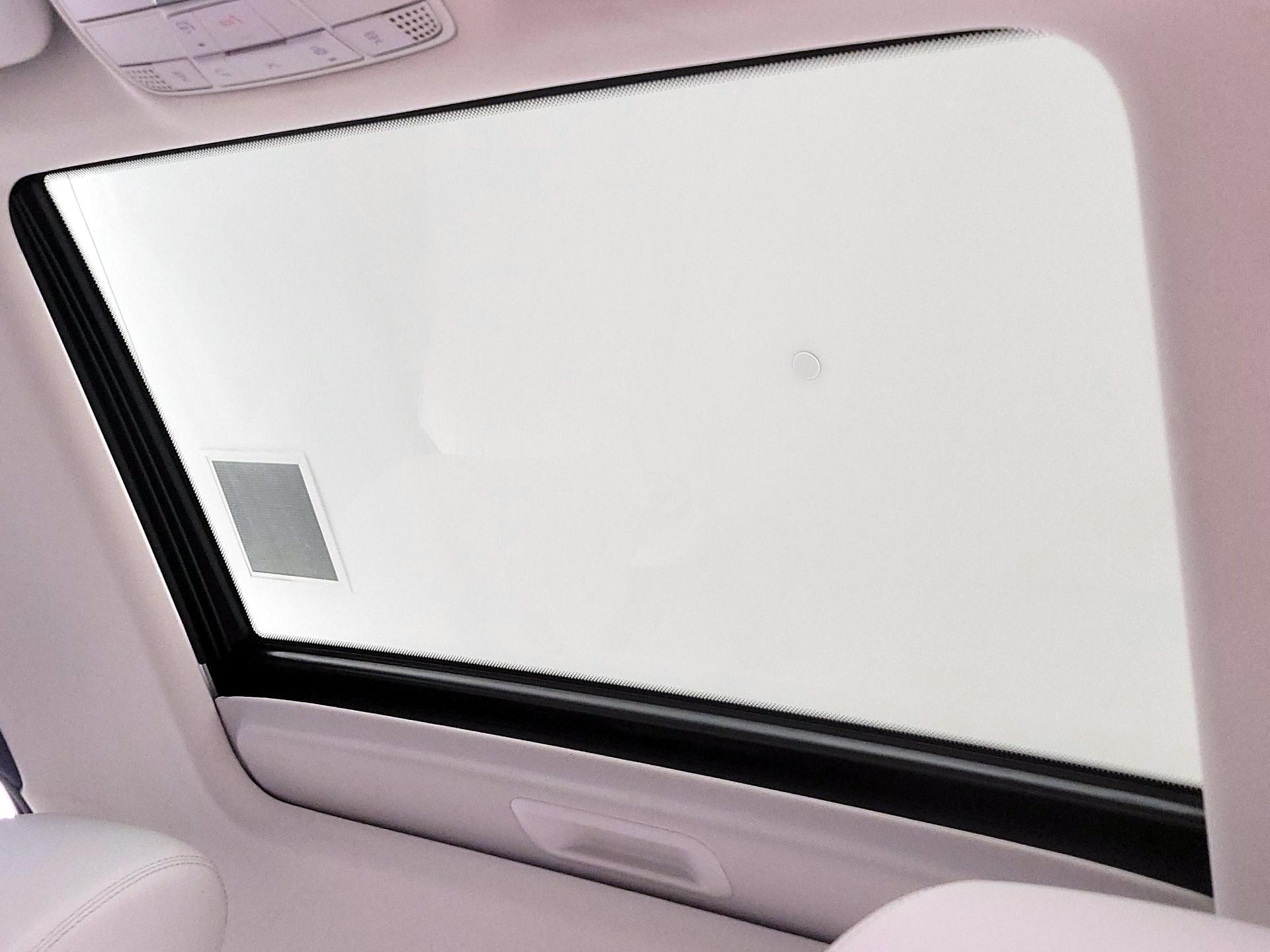 Thumbnail: 2022 Mercedes-Benz E-Class - 20