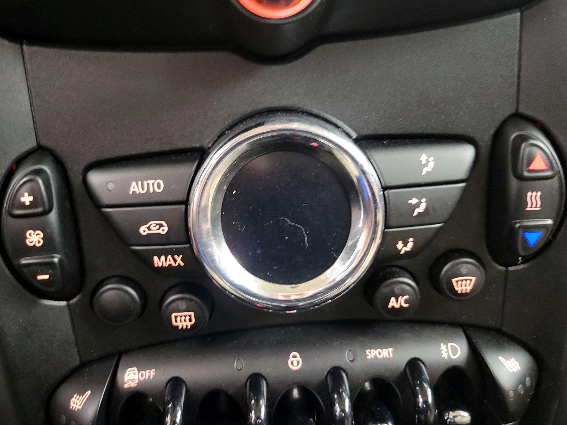 Thumbnail: 2015 MINI Cooper Countryman - 16