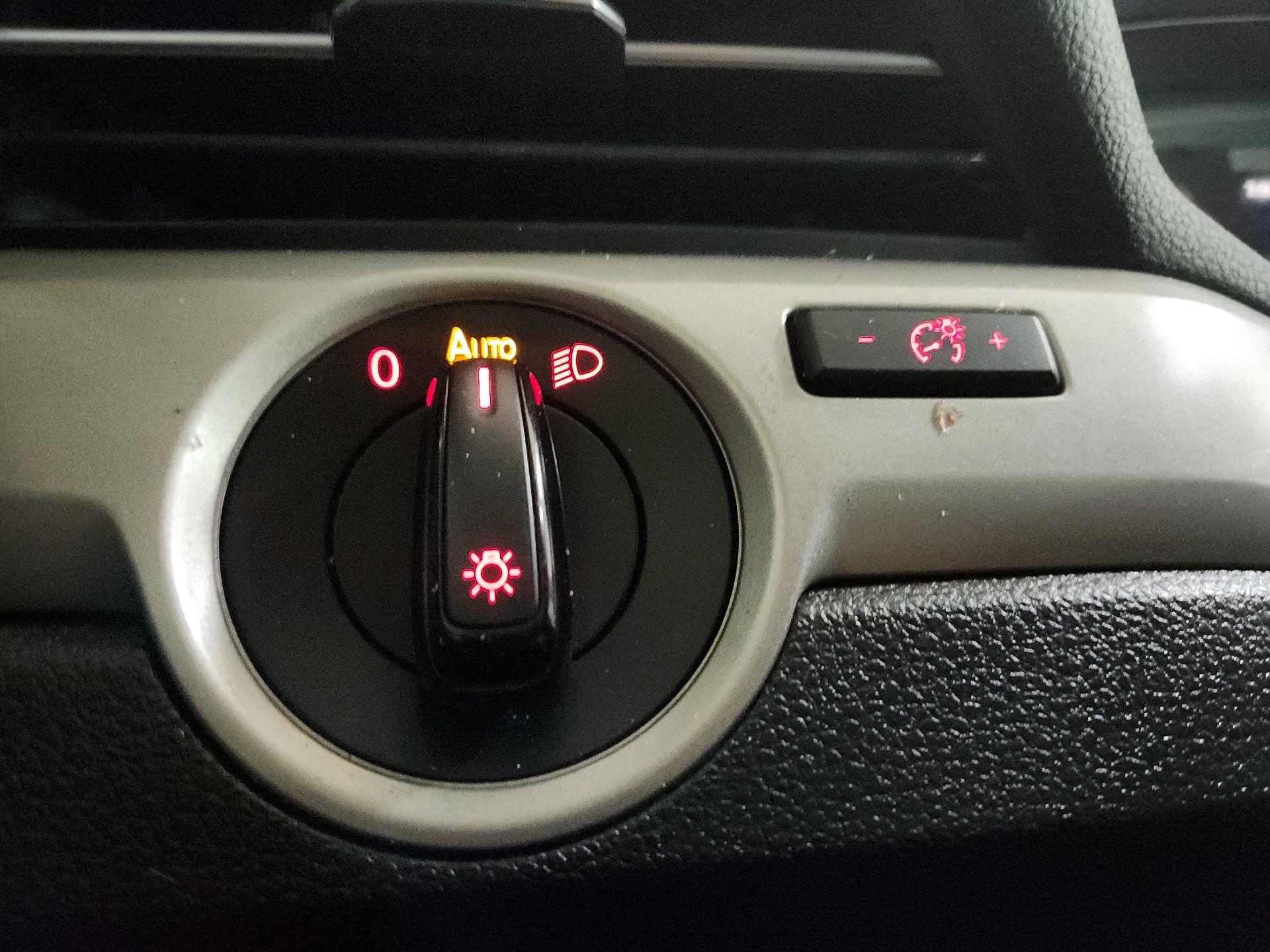 Thumbnail: 2021 Volkswagen Passat - 13