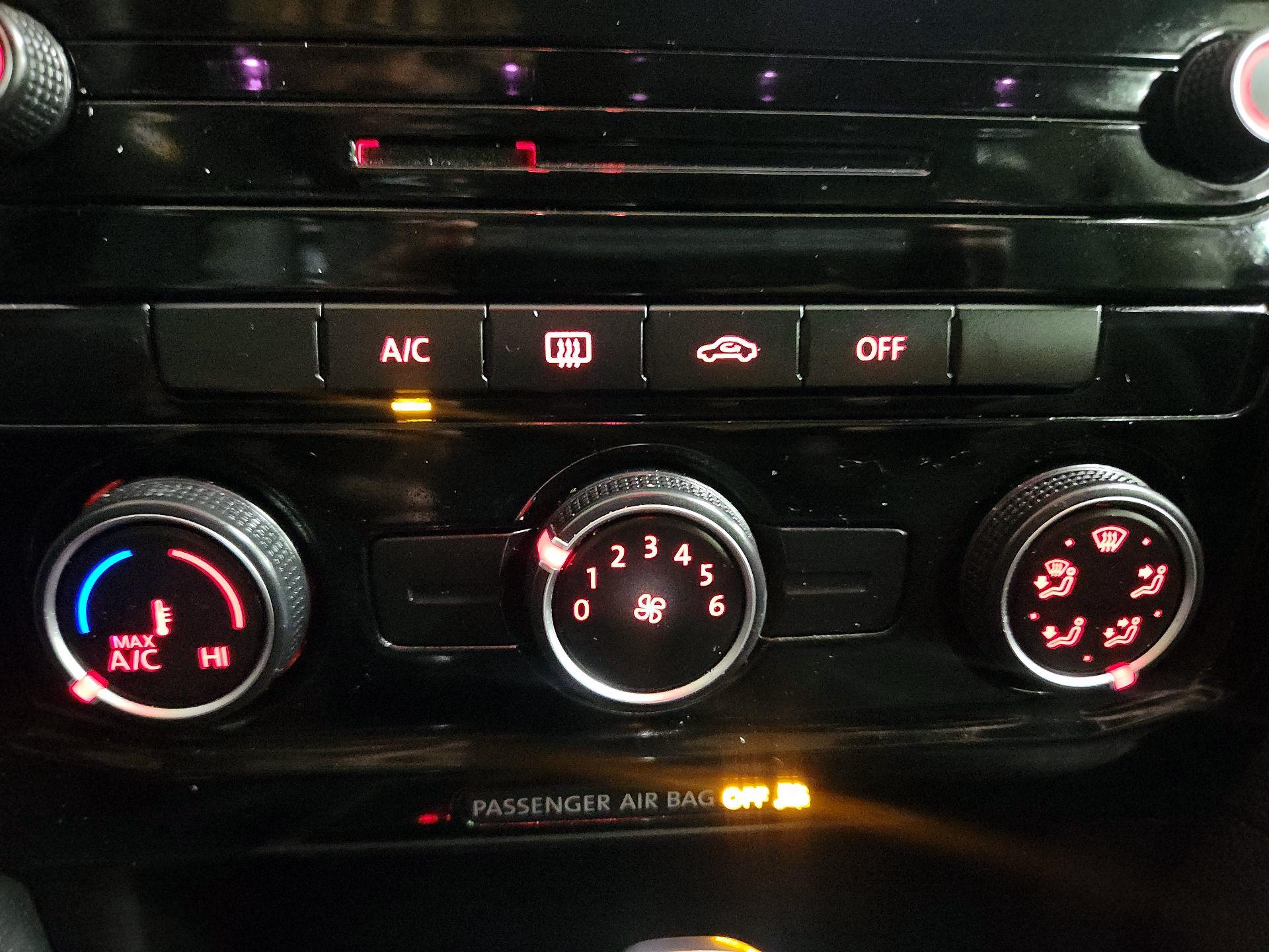 Thumbnail: 2021 Volkswagen Passat - 16