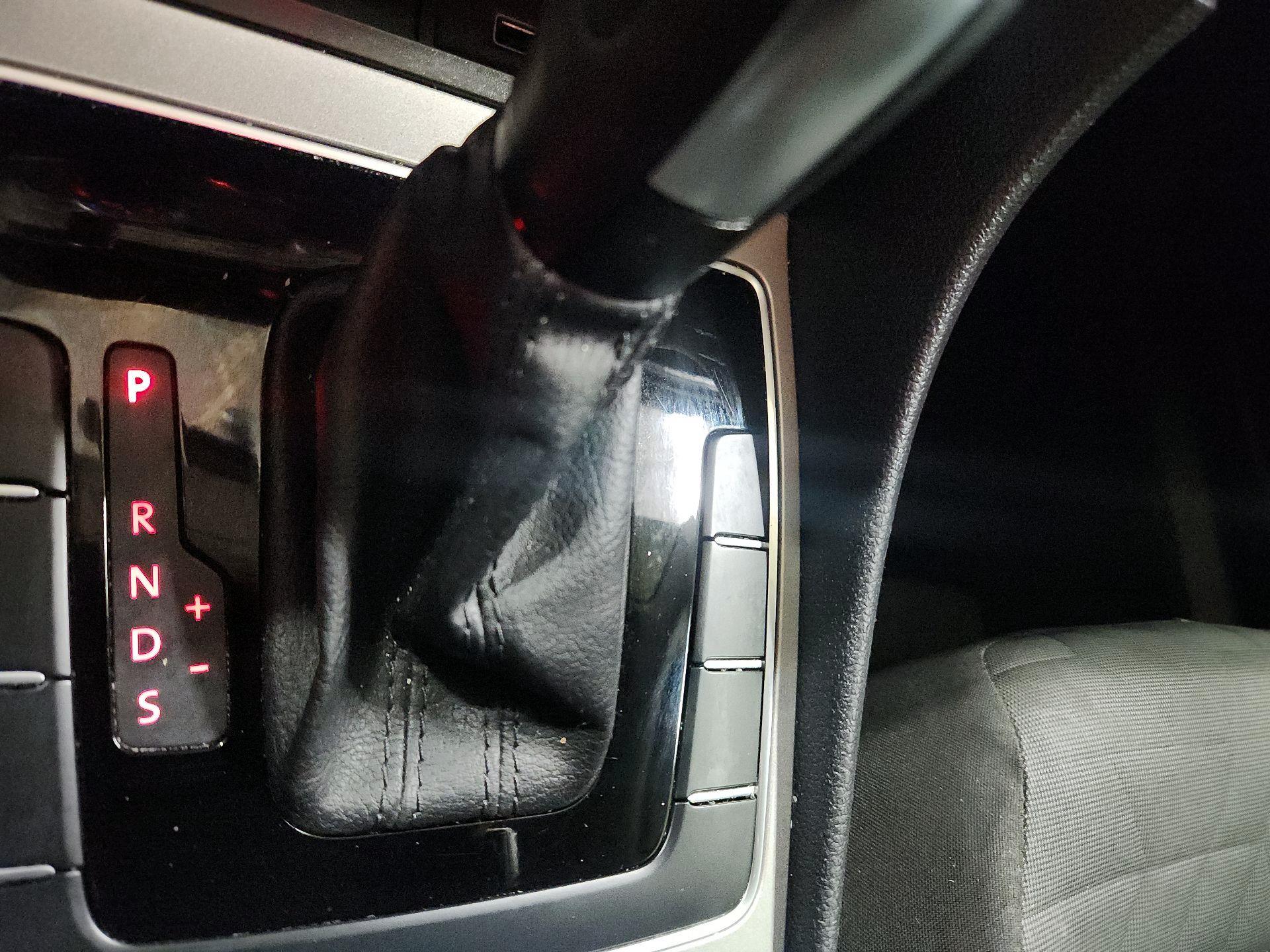 Thumbnail: 2021 Volkswagen Passat - 17