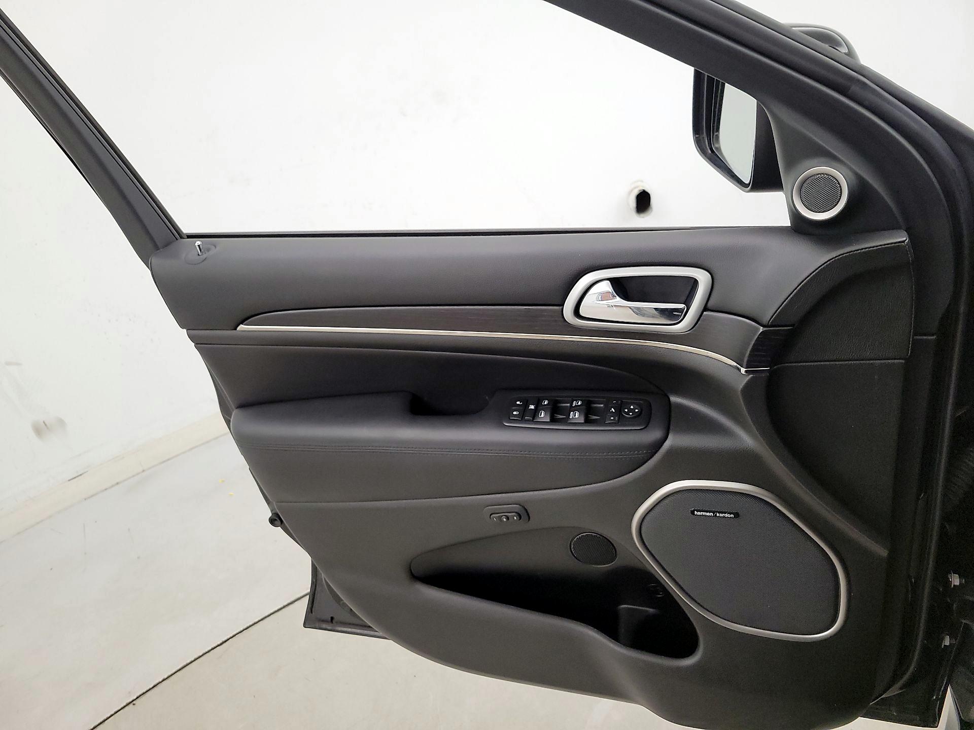 Thumbnail: 2018 Jeep Grand Cherokee - 12