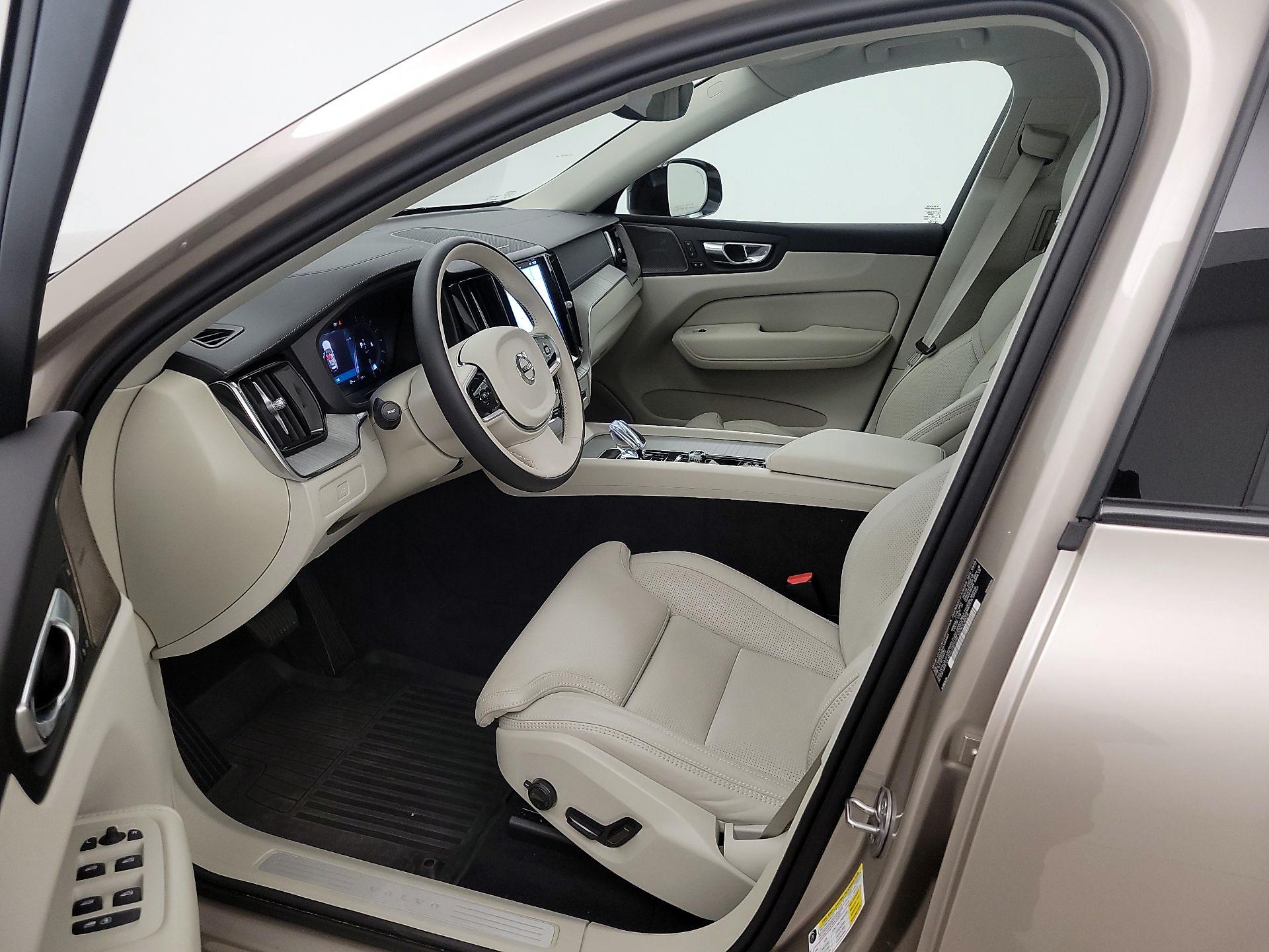 Thumbnail: 2025 Volvo XC60 - 11