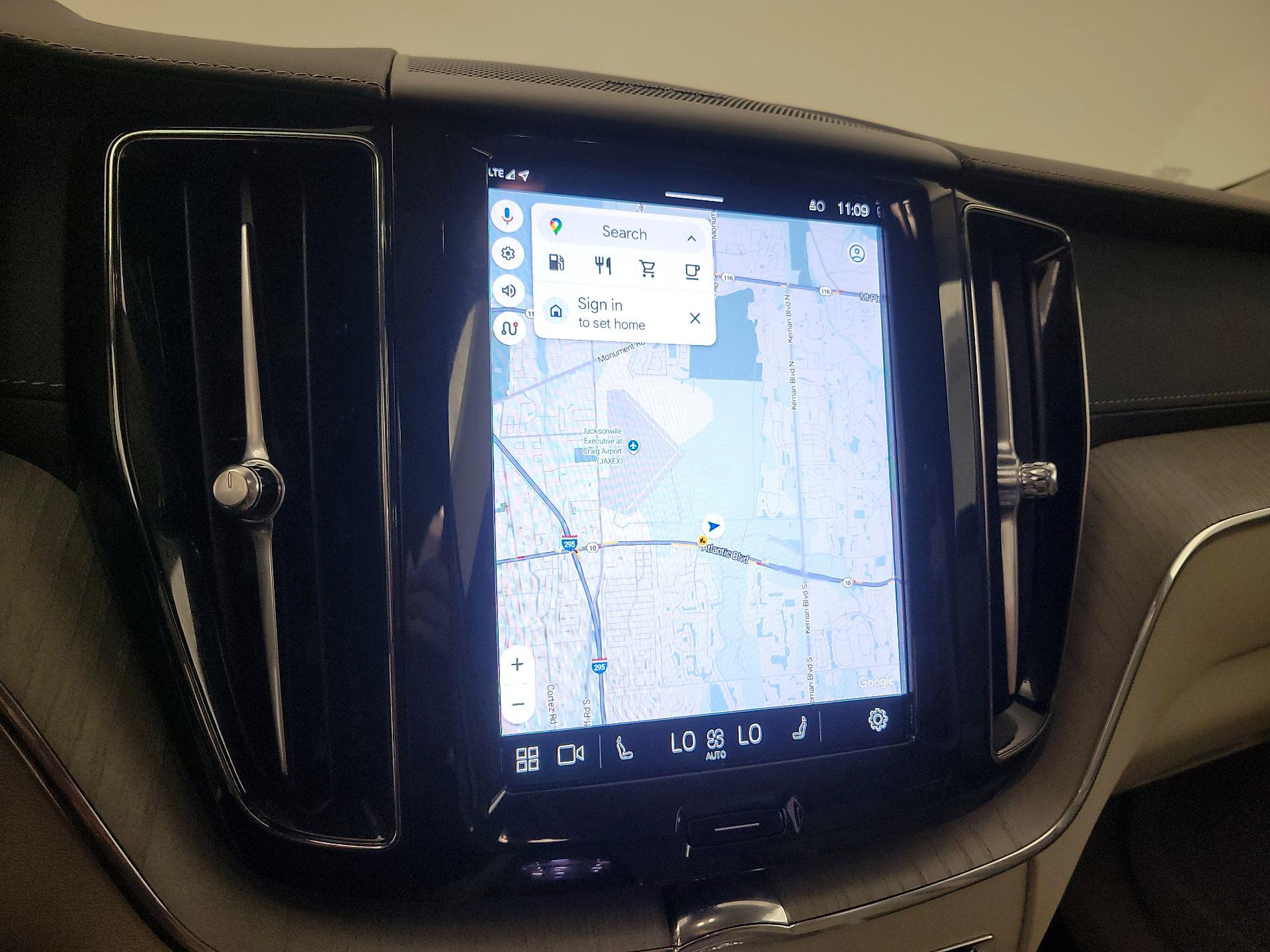 Thumbnail: 2025 Volvo XC60 - 14