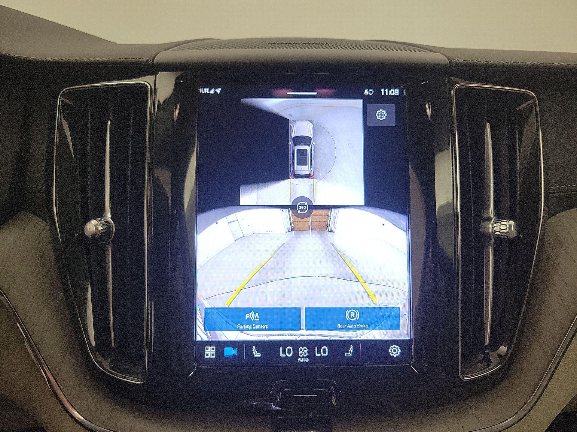 Thumbnail: 2025 Volvo XC60 - 15