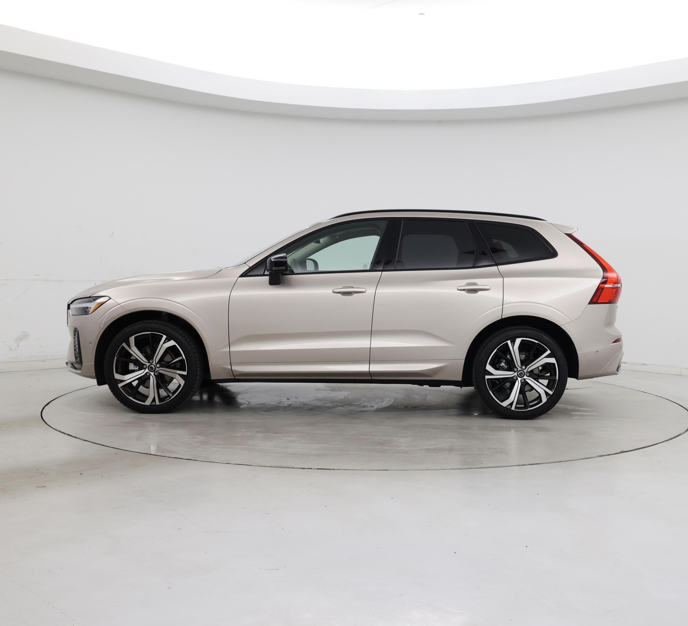 Thumbnail: 2025 Volvo XC60 - 3