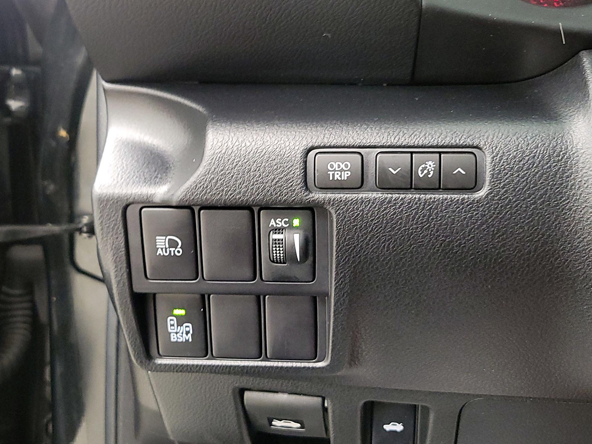 Thumbnail: 2017 Lexus IS - 13