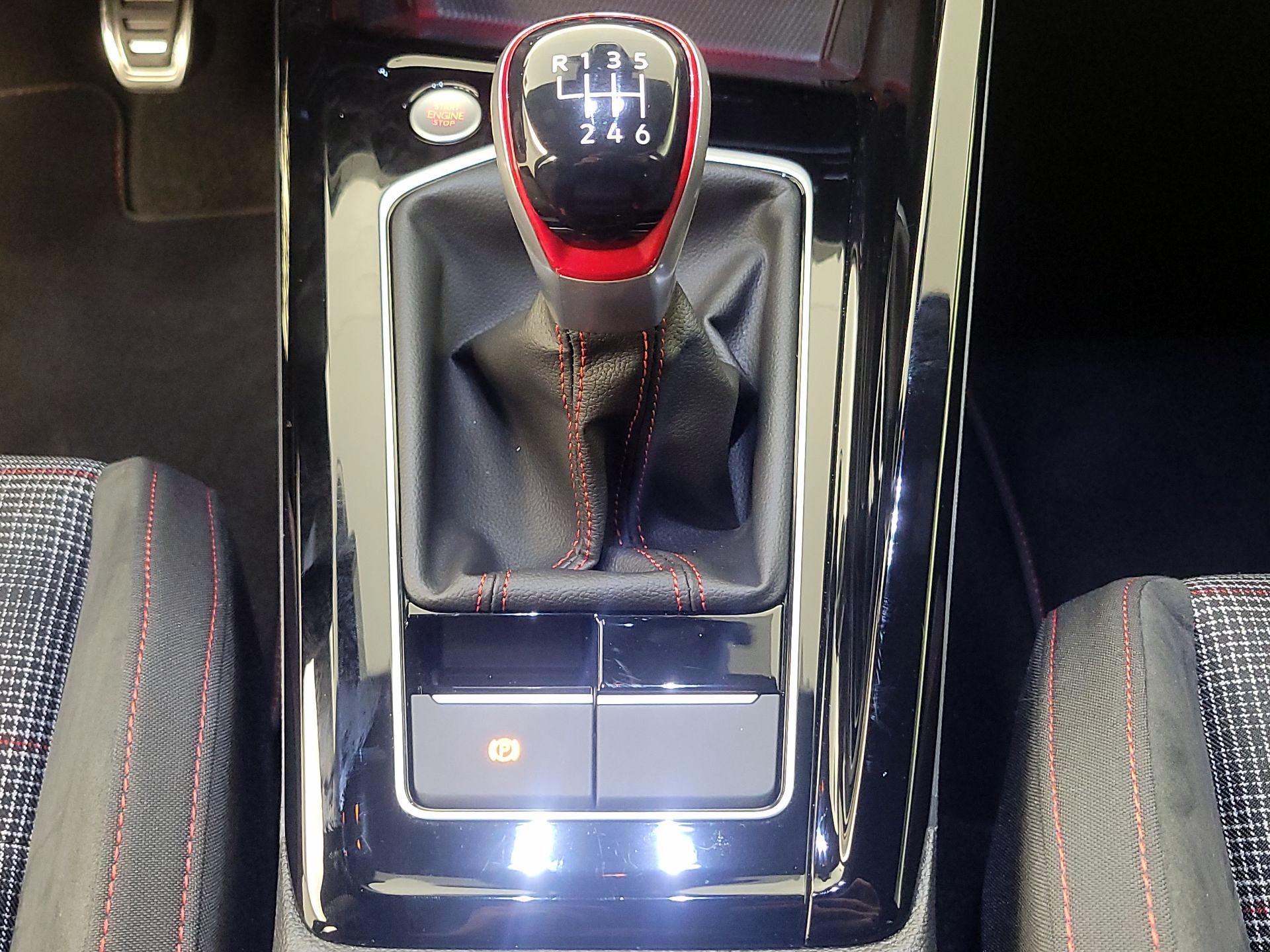 Thumbnail: 2024 Volkswagen Golf - 17