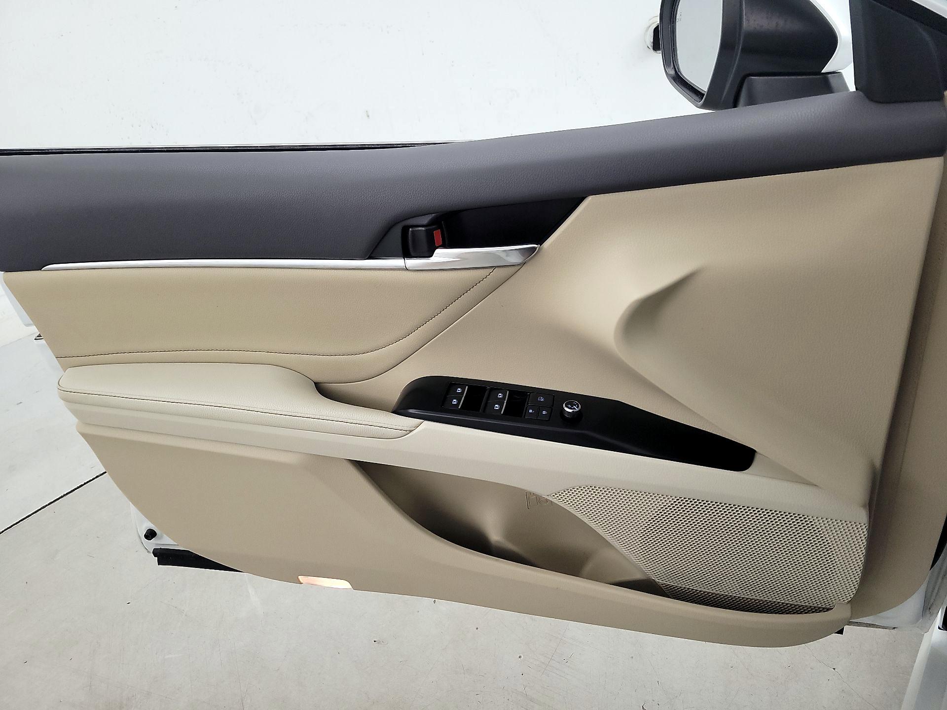 Thumbnail: 2018 Toyota Camry - 12