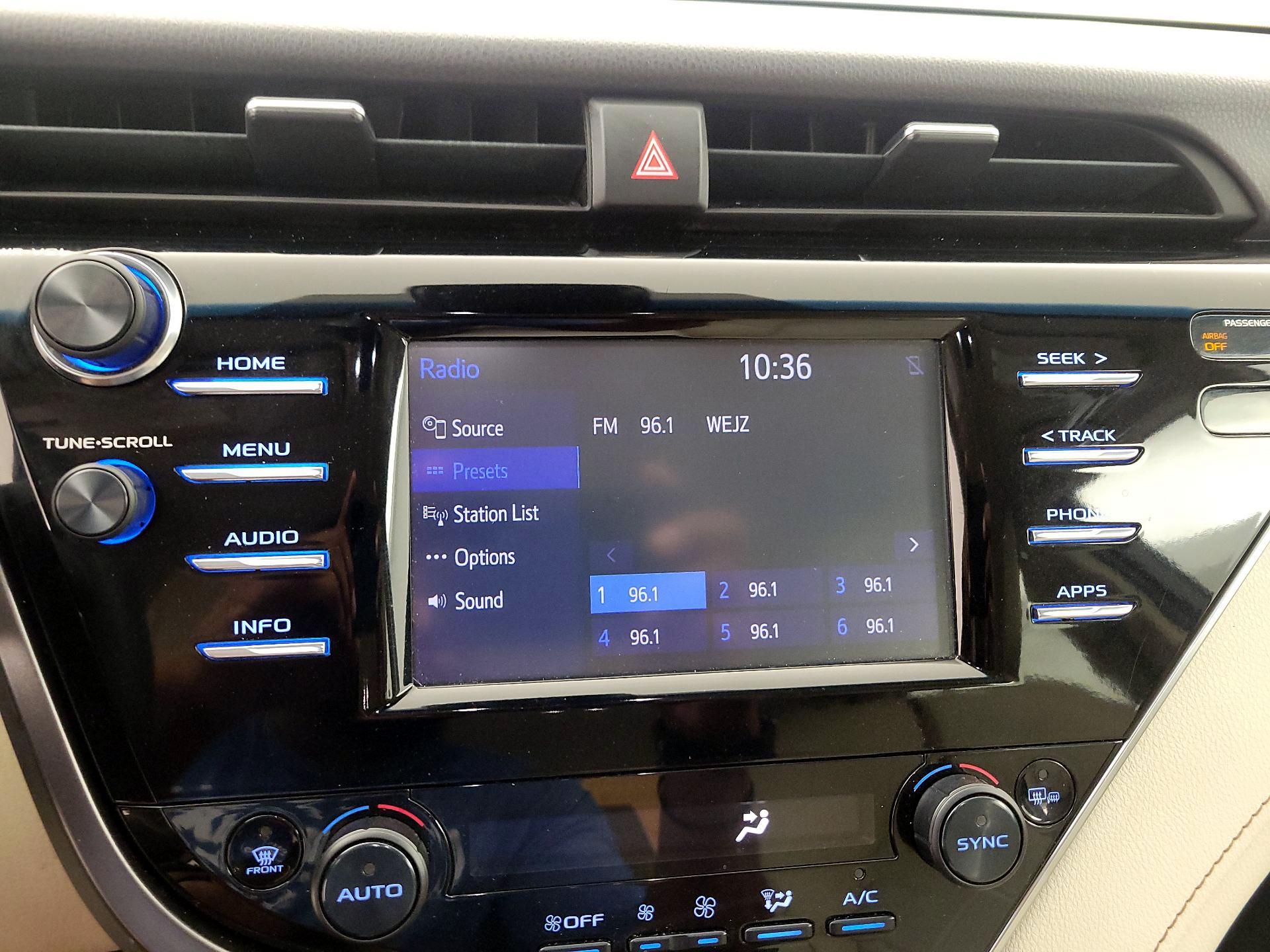 Thumbnail: 2018 Toyota Camry - 15