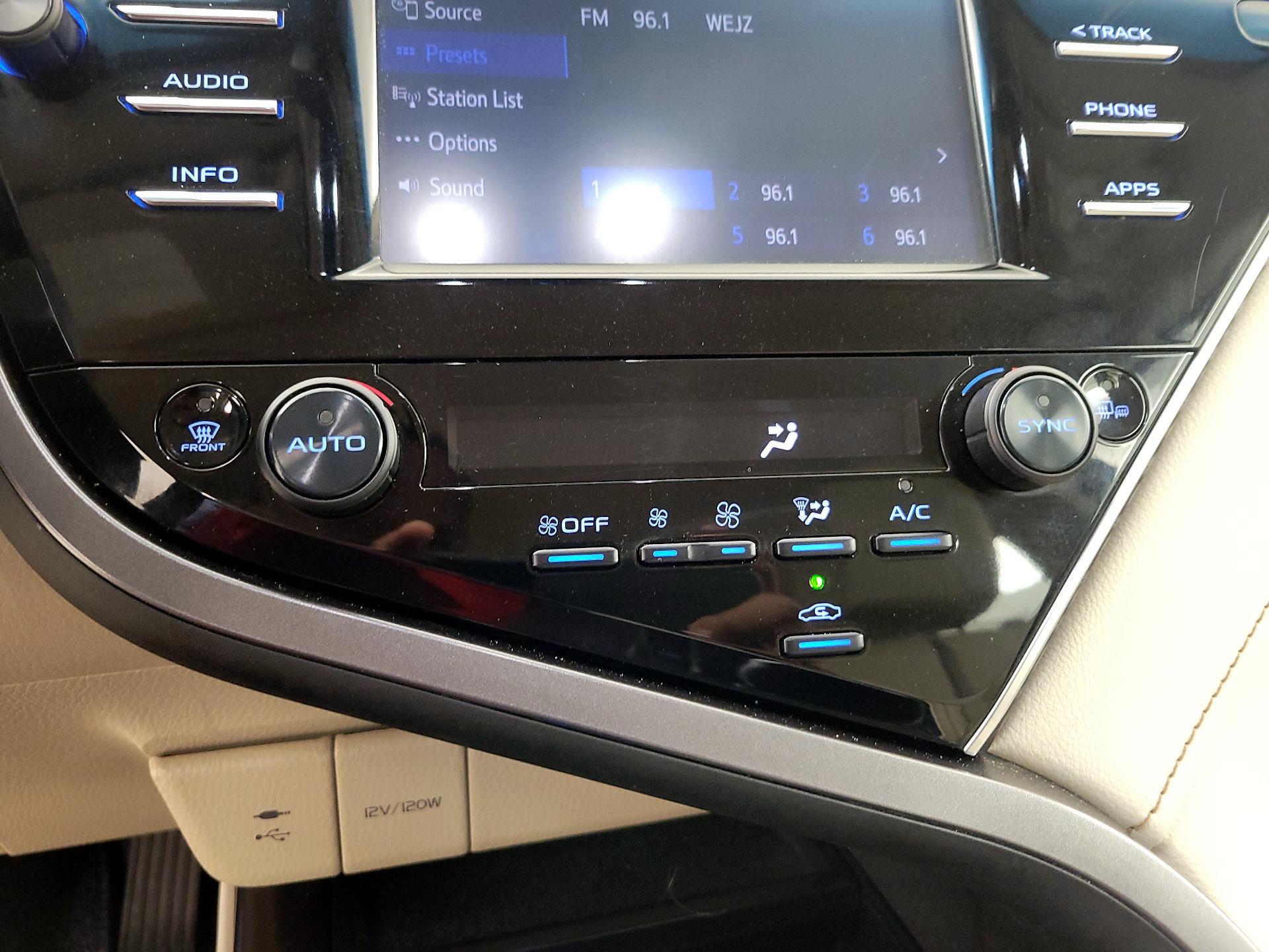 Thumbnail: 2018 Toyota Camry - 16