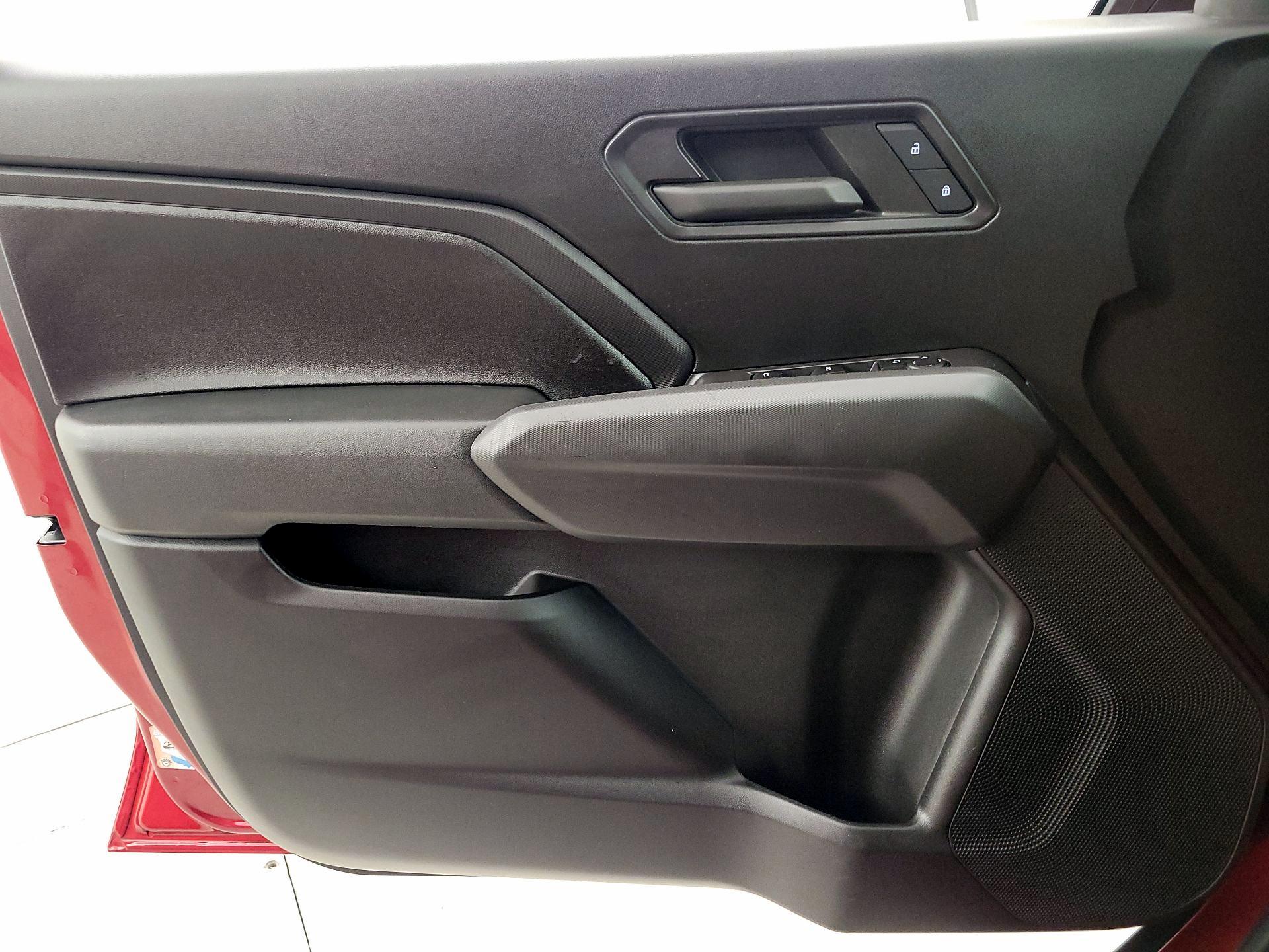 Thumbnail: 2023 Chevrolet Colorado - 12