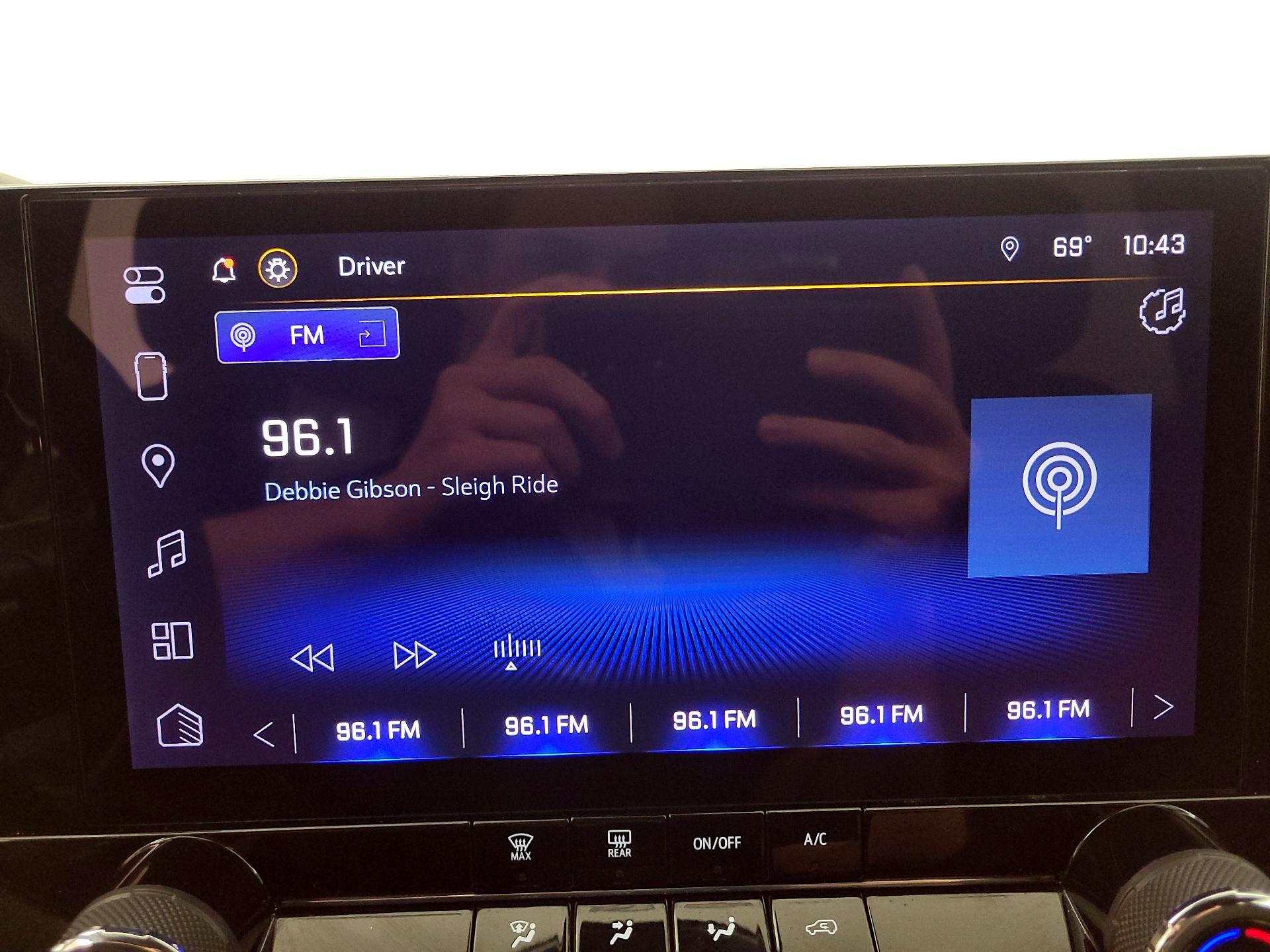 Thumbnail: 2023 Chevrolet Colorado - 15