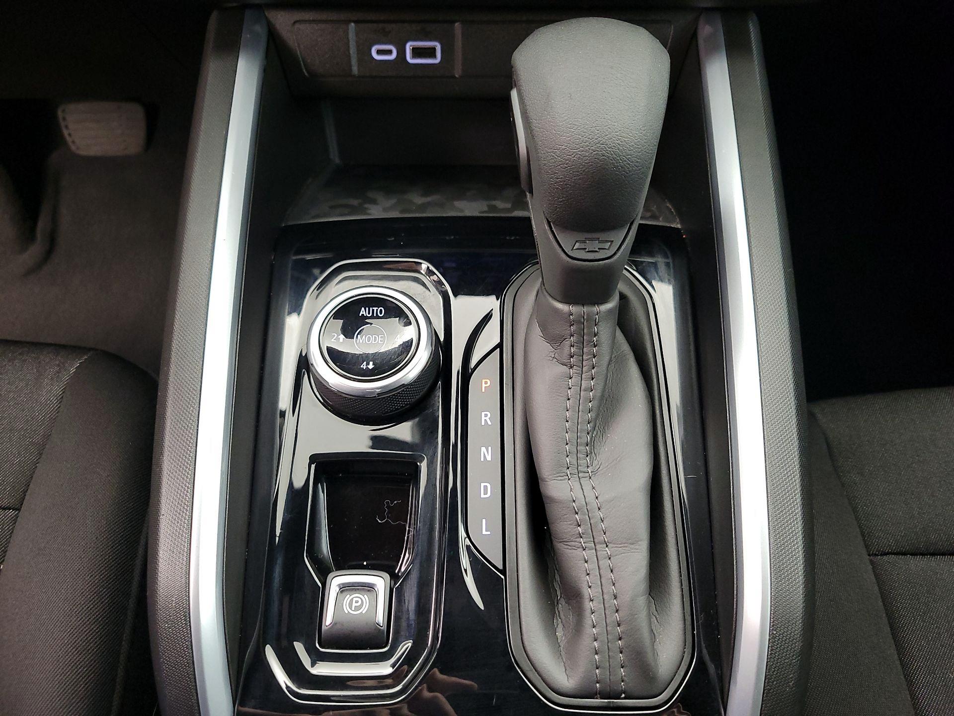 Thumbnail: 2023 Chevrolet Colorado - 17