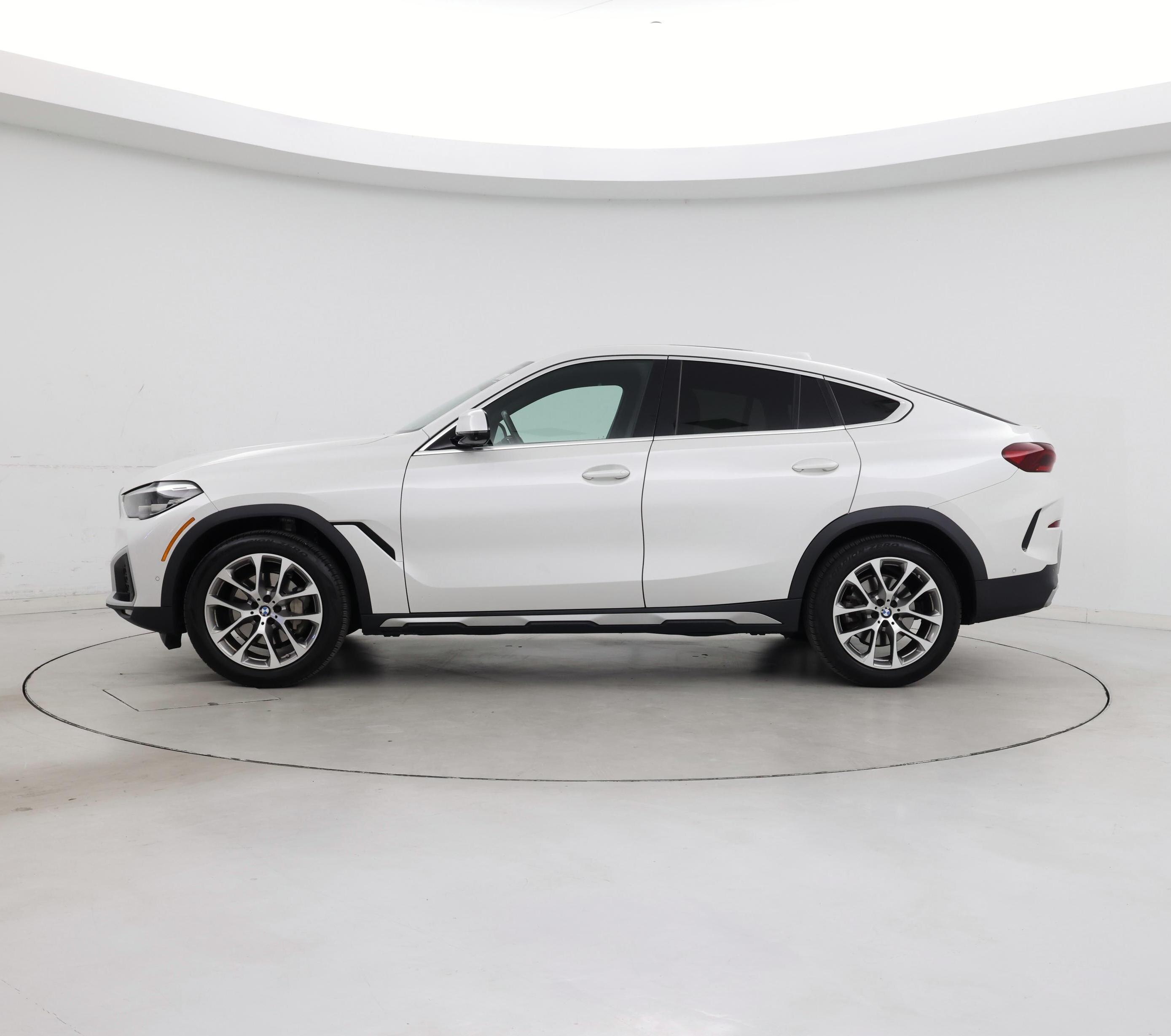 Thumbnail: 2021 BMW X6 - 3