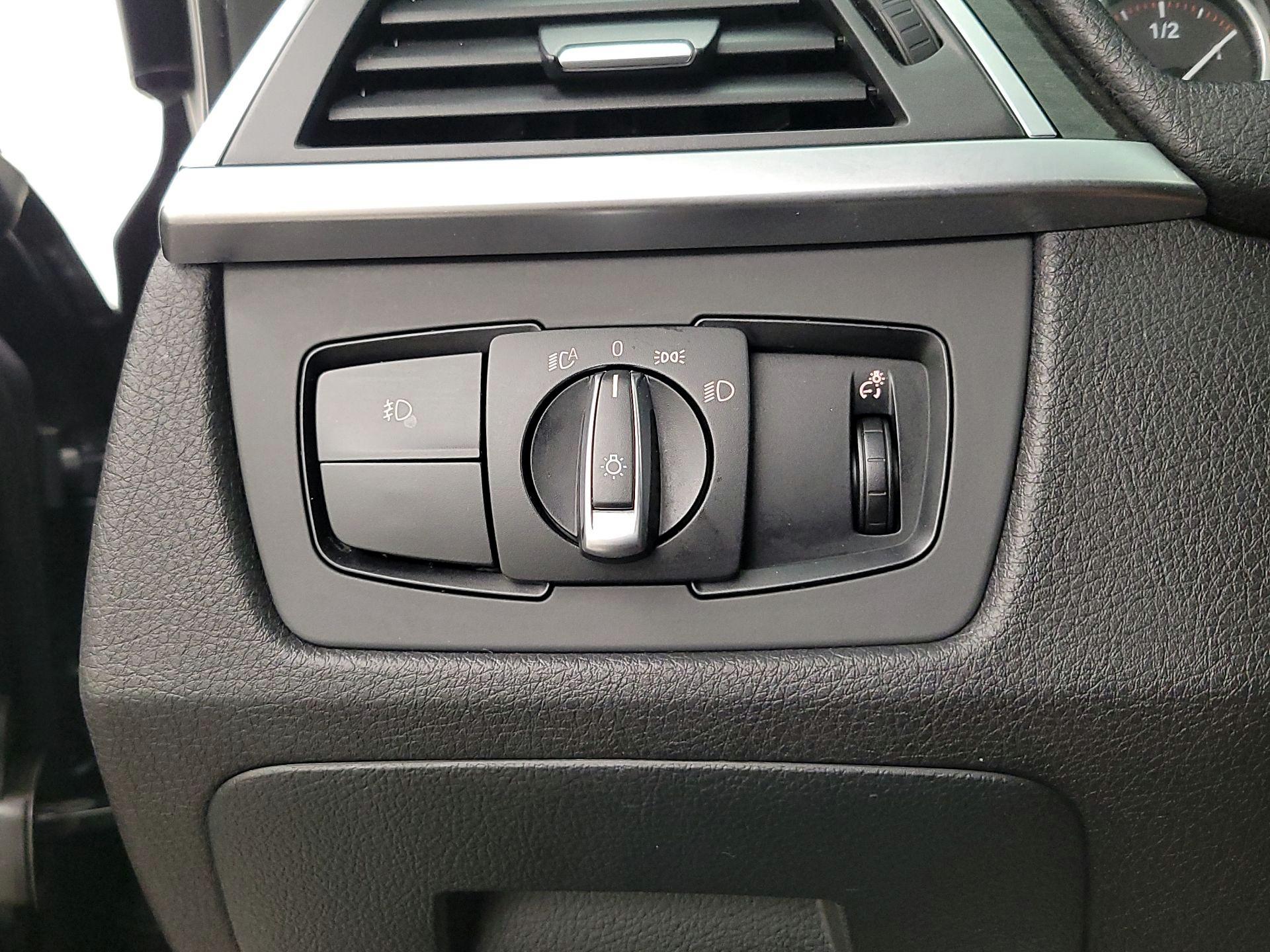 Thumbnail: 2016 BMW 3 Series - 13