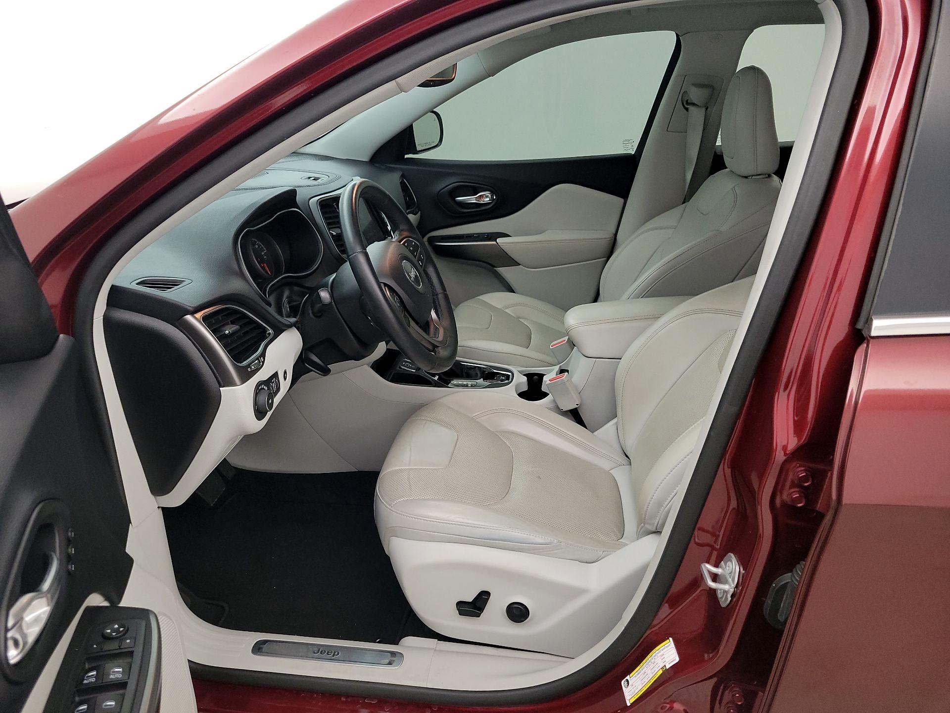 Thumbnail: 2019 Jeep Cherokee - 11