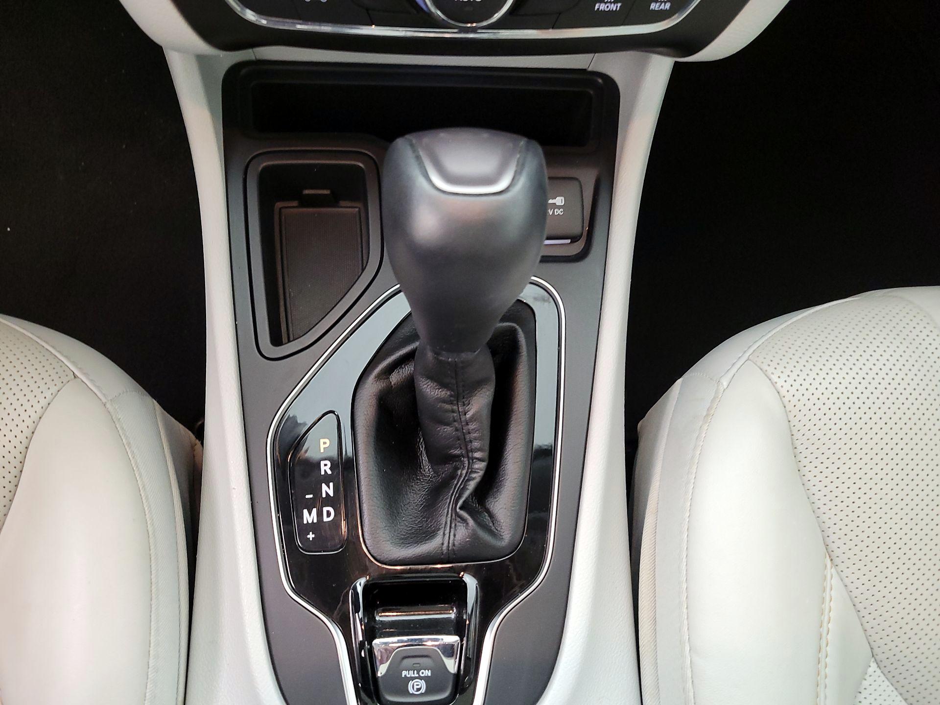 Thumbnail: 2019 Jeep Cherokee - 17