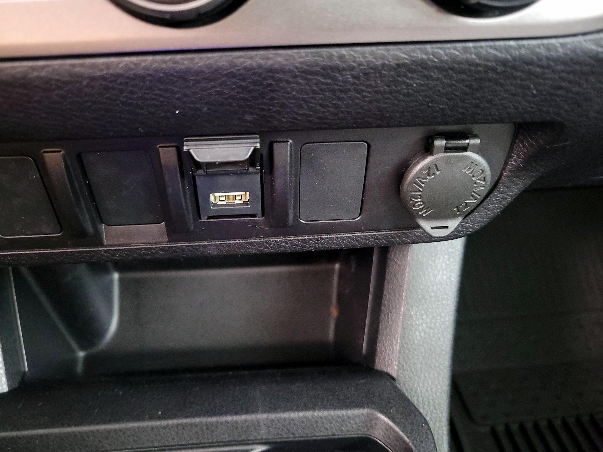 Thumbnail: 2022 Toyota Tacoma - 18