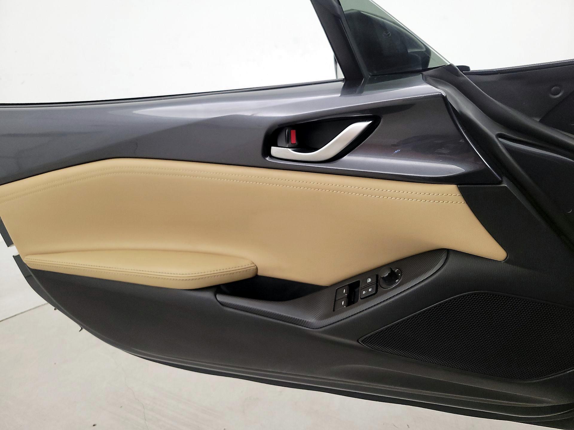 Thumbnail: 2016 Mazda MX-5 Miata - 12