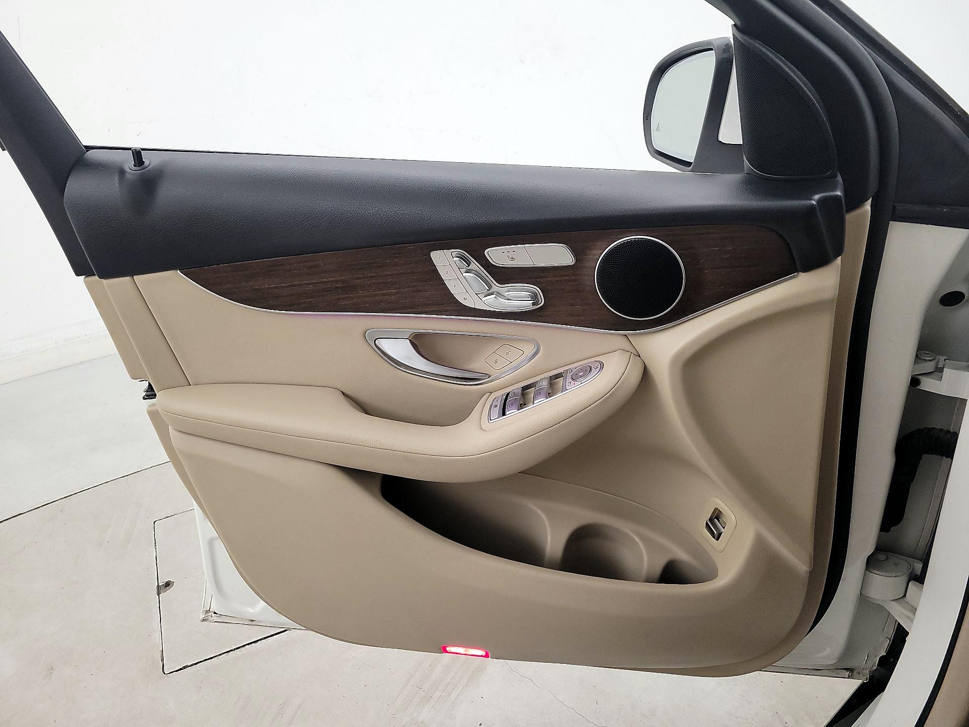 Thumbnail: 2020 Mercedes-Benz GLC - 12