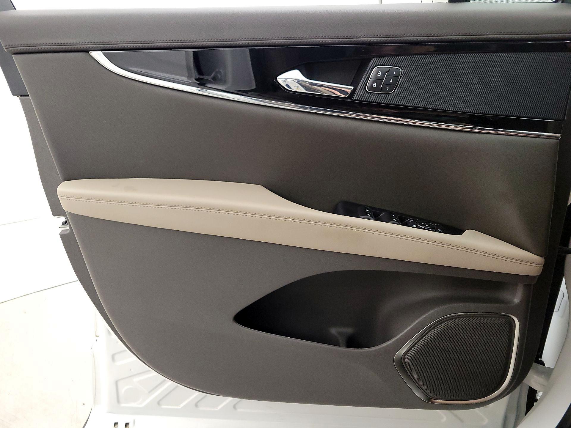 Thumbnail: 2022 Lincoln Nautilus - 12