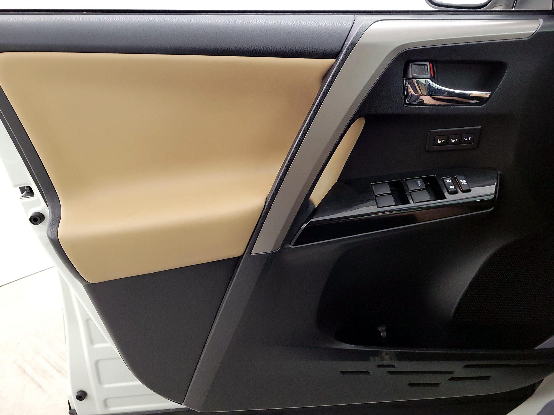 Thumbnail: 2018 Toyota RAV4 - 12