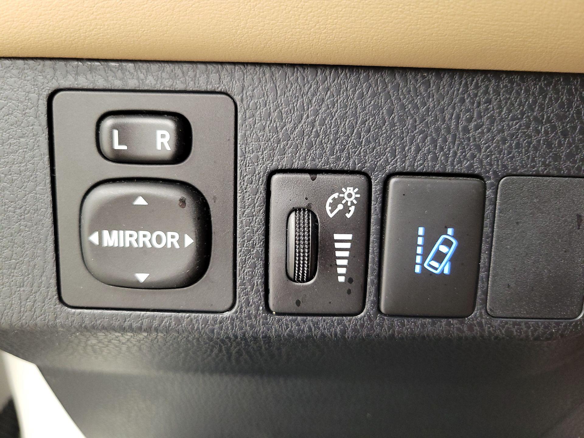 Thumbnail: 2018 Toyota RAV4 - 13