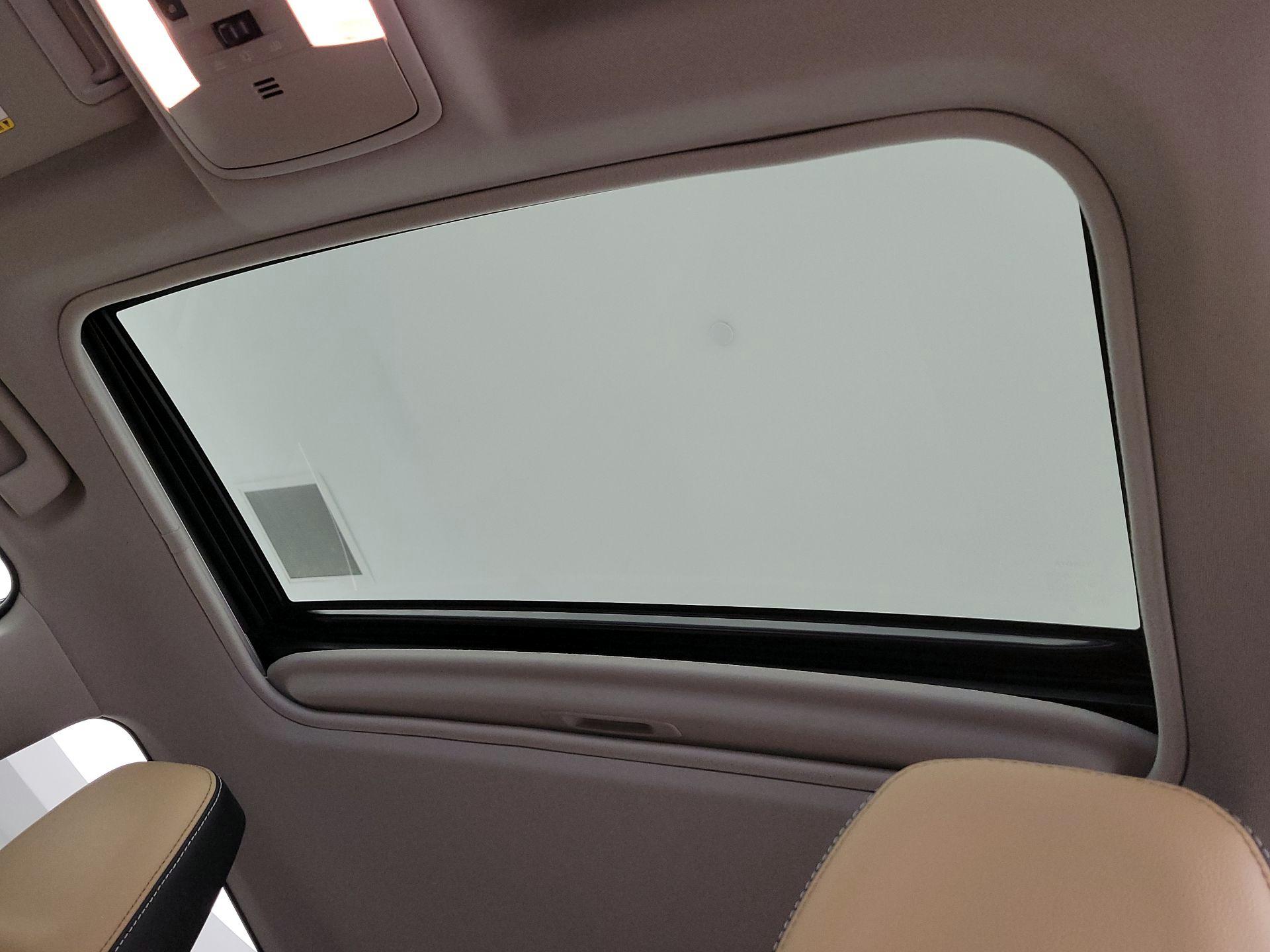 Thumbnail: 2018 Toyota RAV4 - 19