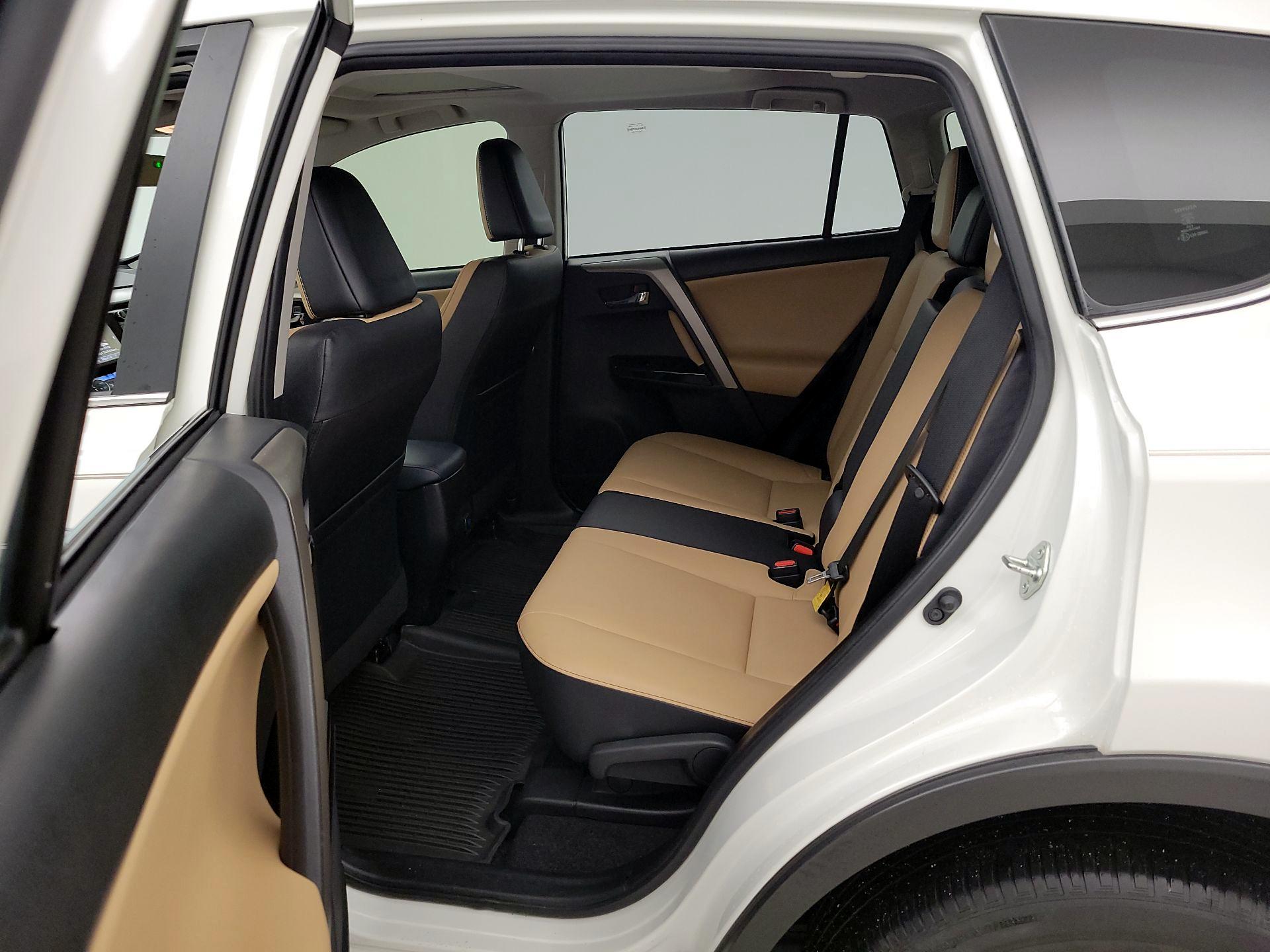 Thumbnail: 2018 Toyota RAV4 - 20