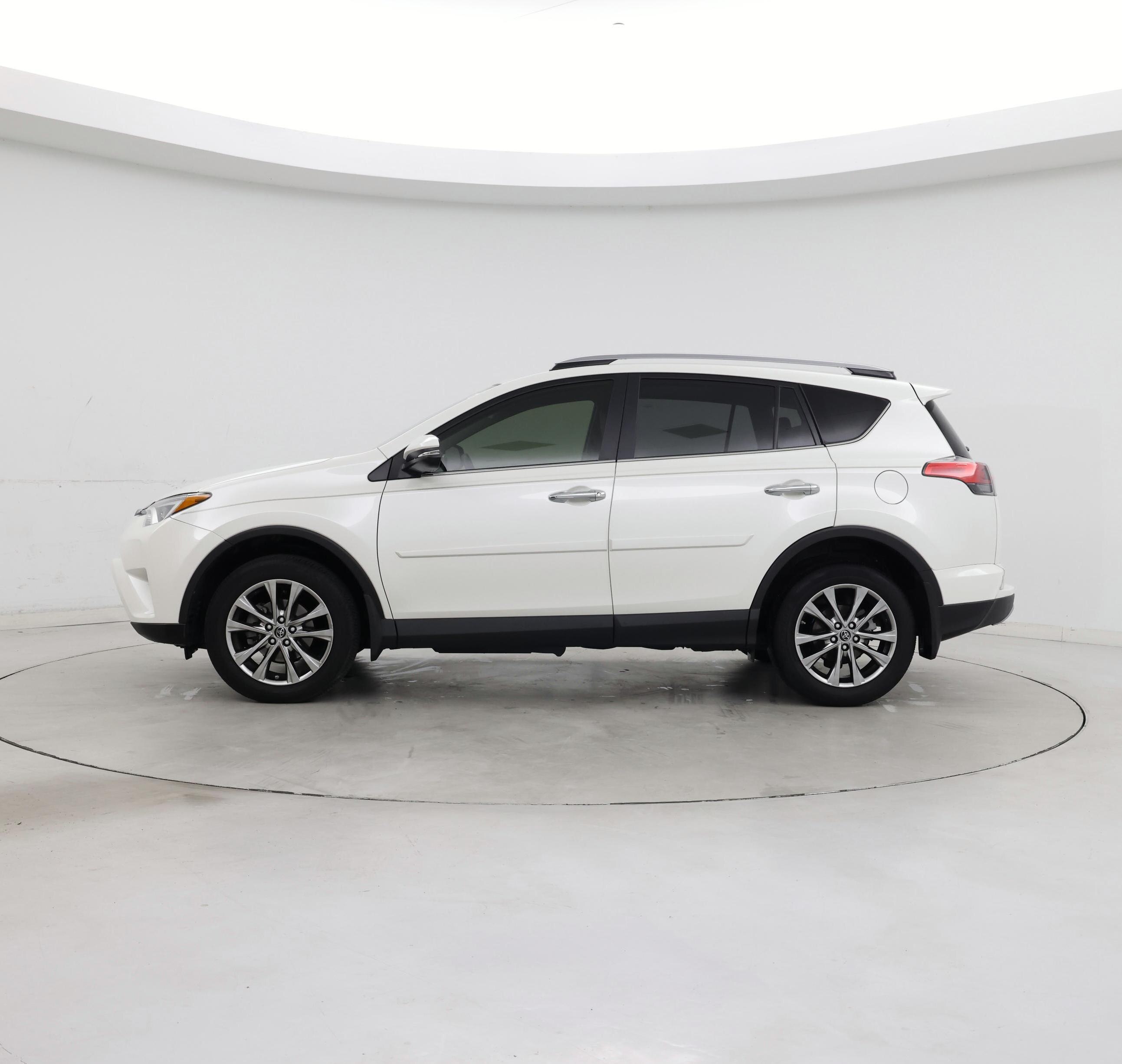 Thumbnail: 2018 Toyota RAV4 - 3