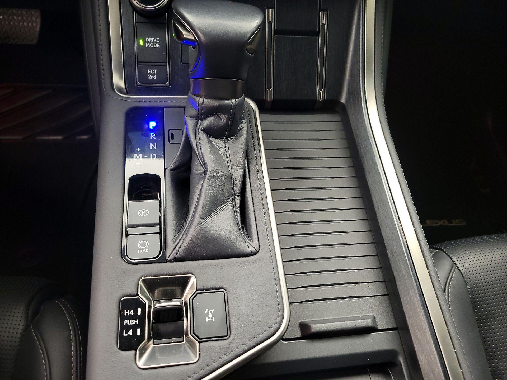 Thumbnail: 2024 Lexus GX - 18