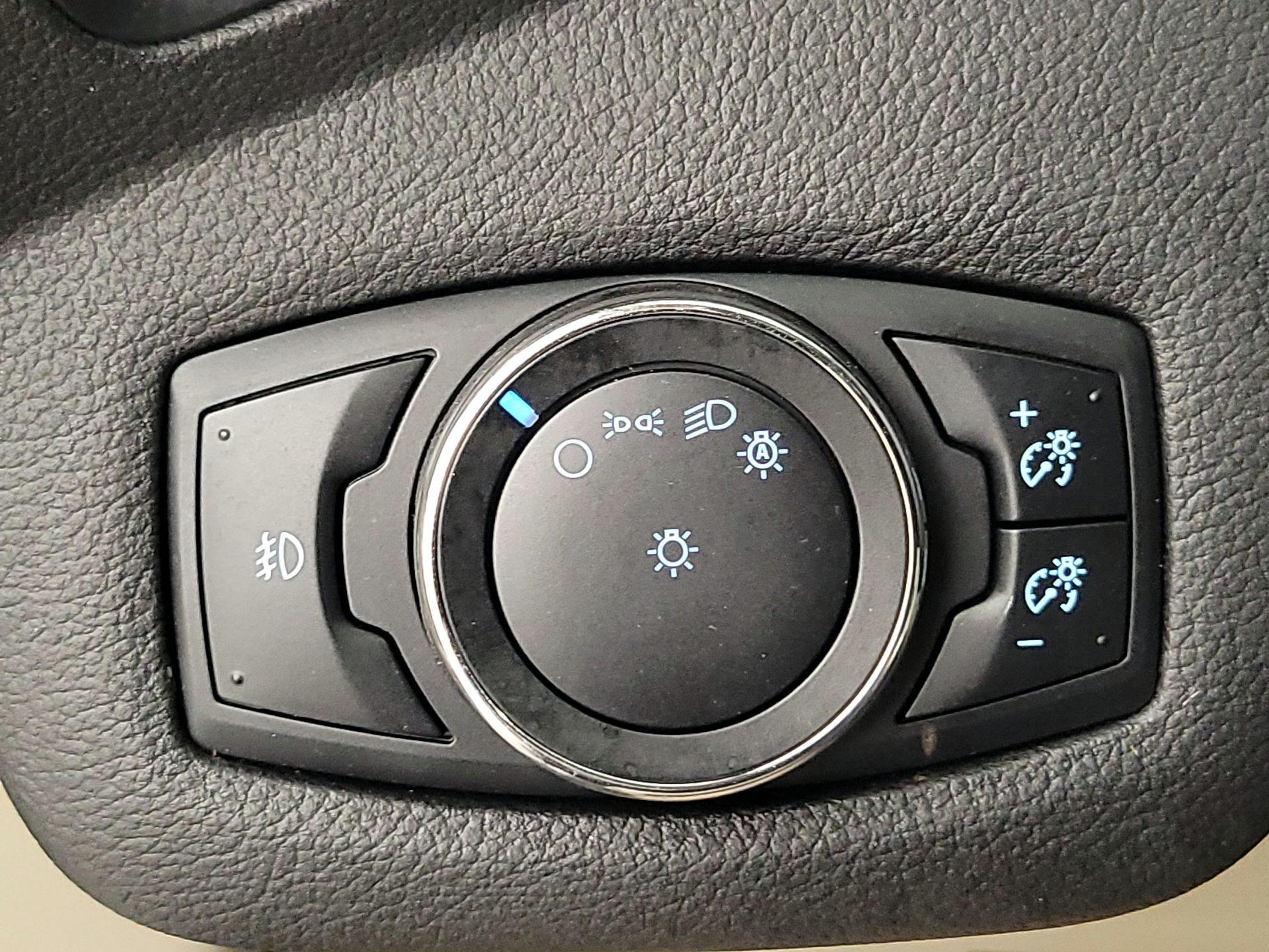 Thumbnail: 2015 Ford C-Max - 13