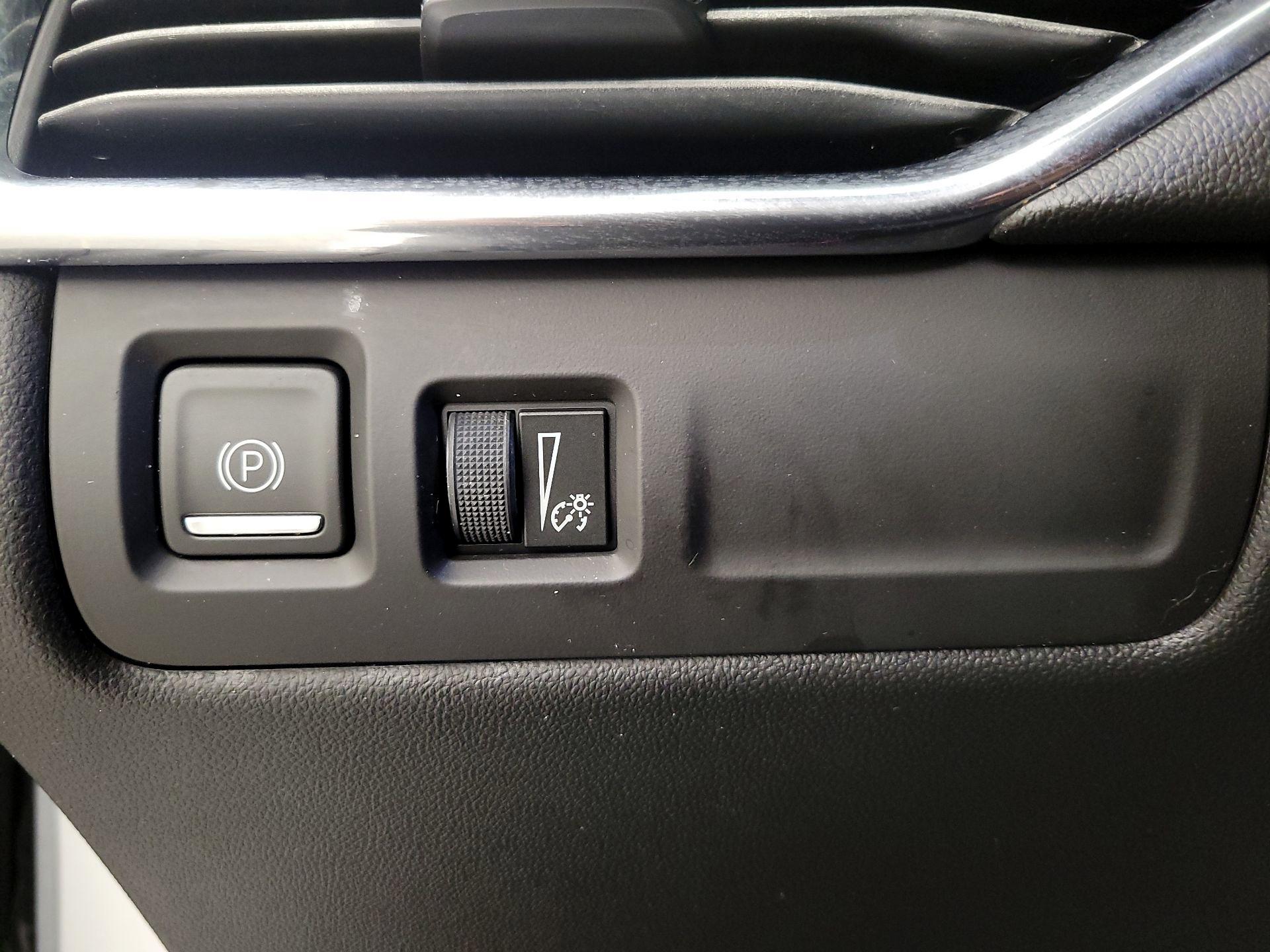 Thumbnail: 2020 Cadillac XT4 - 13