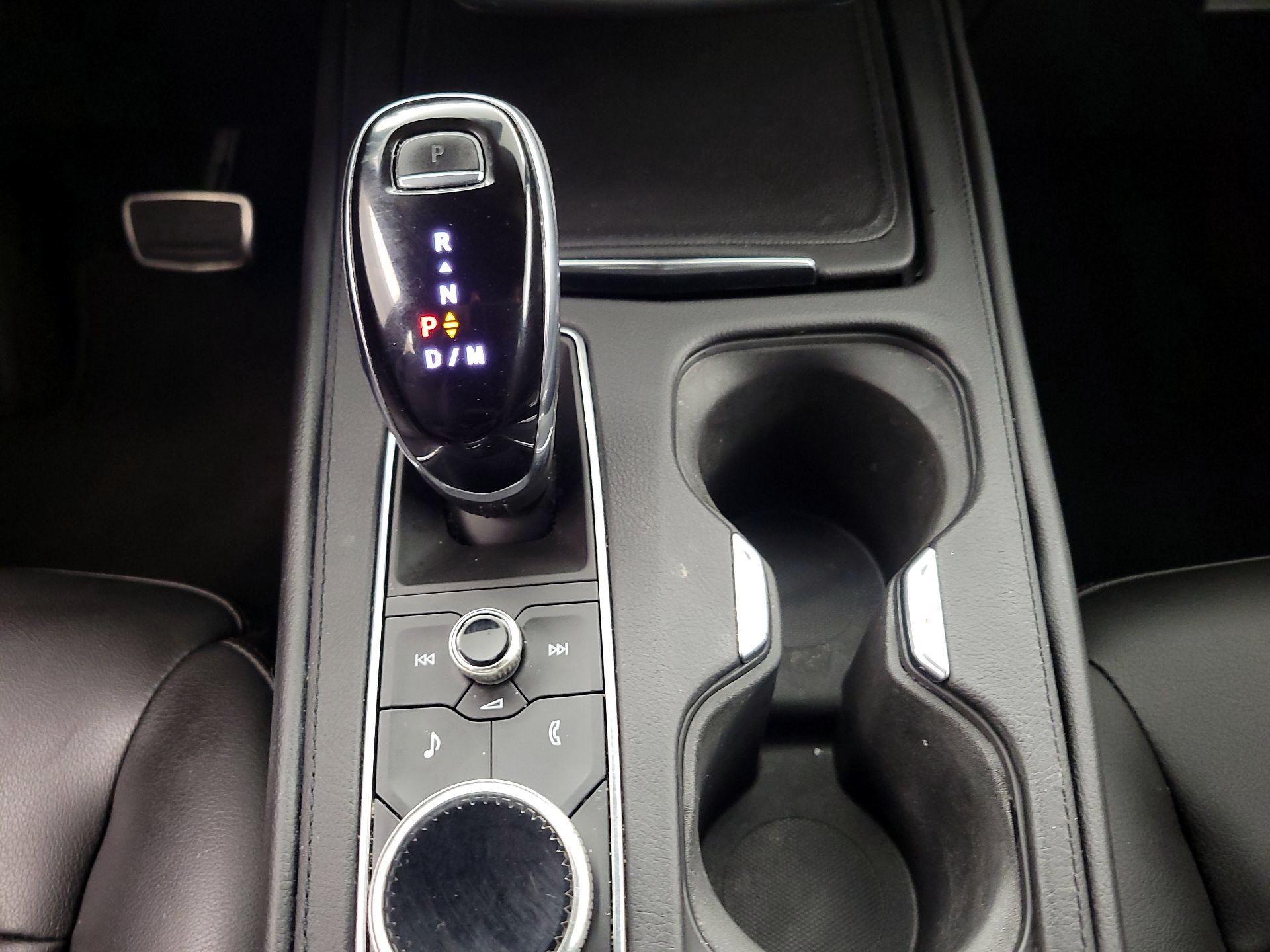 Thumbnail: 2020 Cadillac XT4 - 17