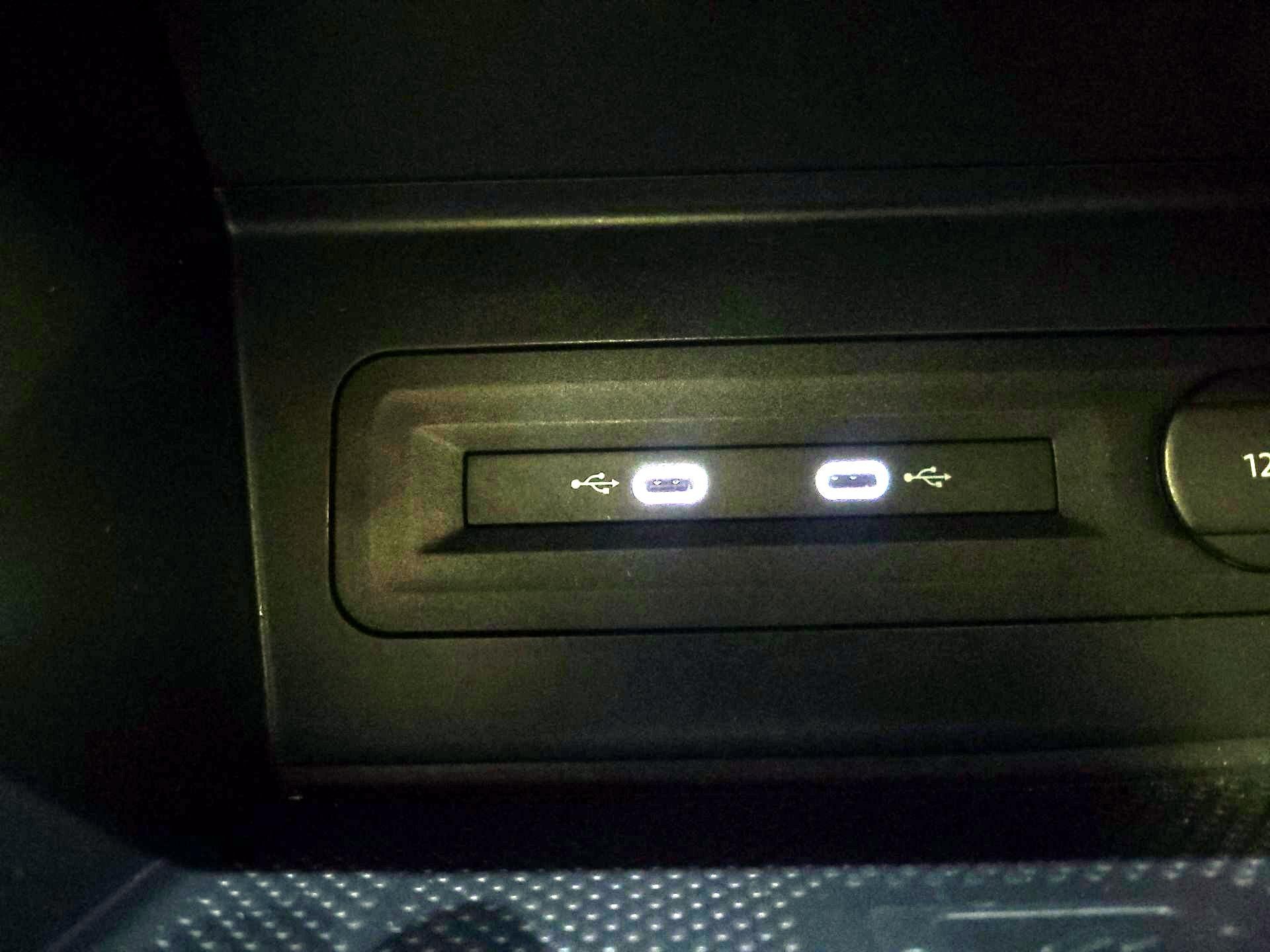 Thumbnail: 2021 Volkswagen Atlas - 18