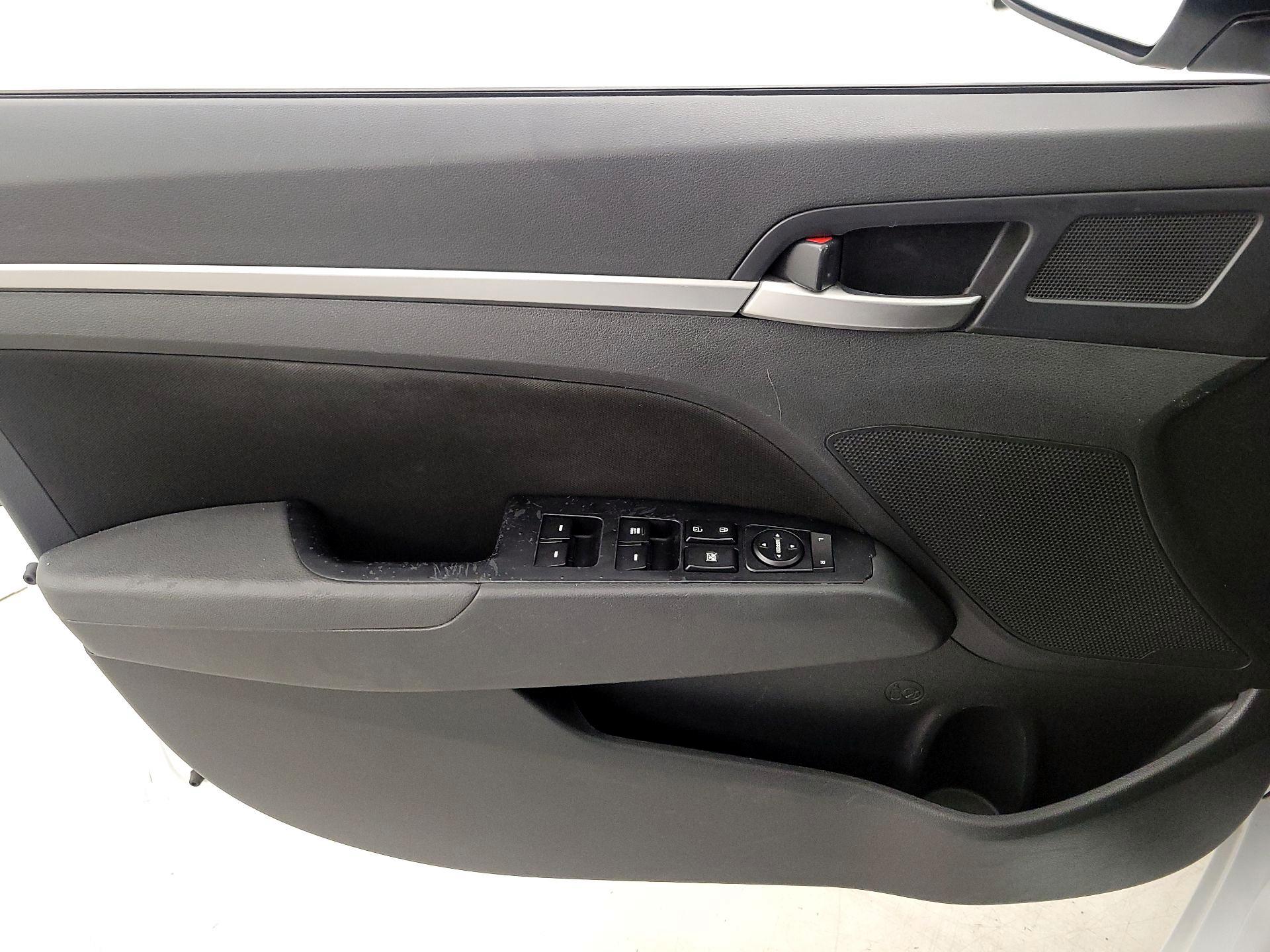 Thumbnail: 2020 Hyundai Elantra - 12