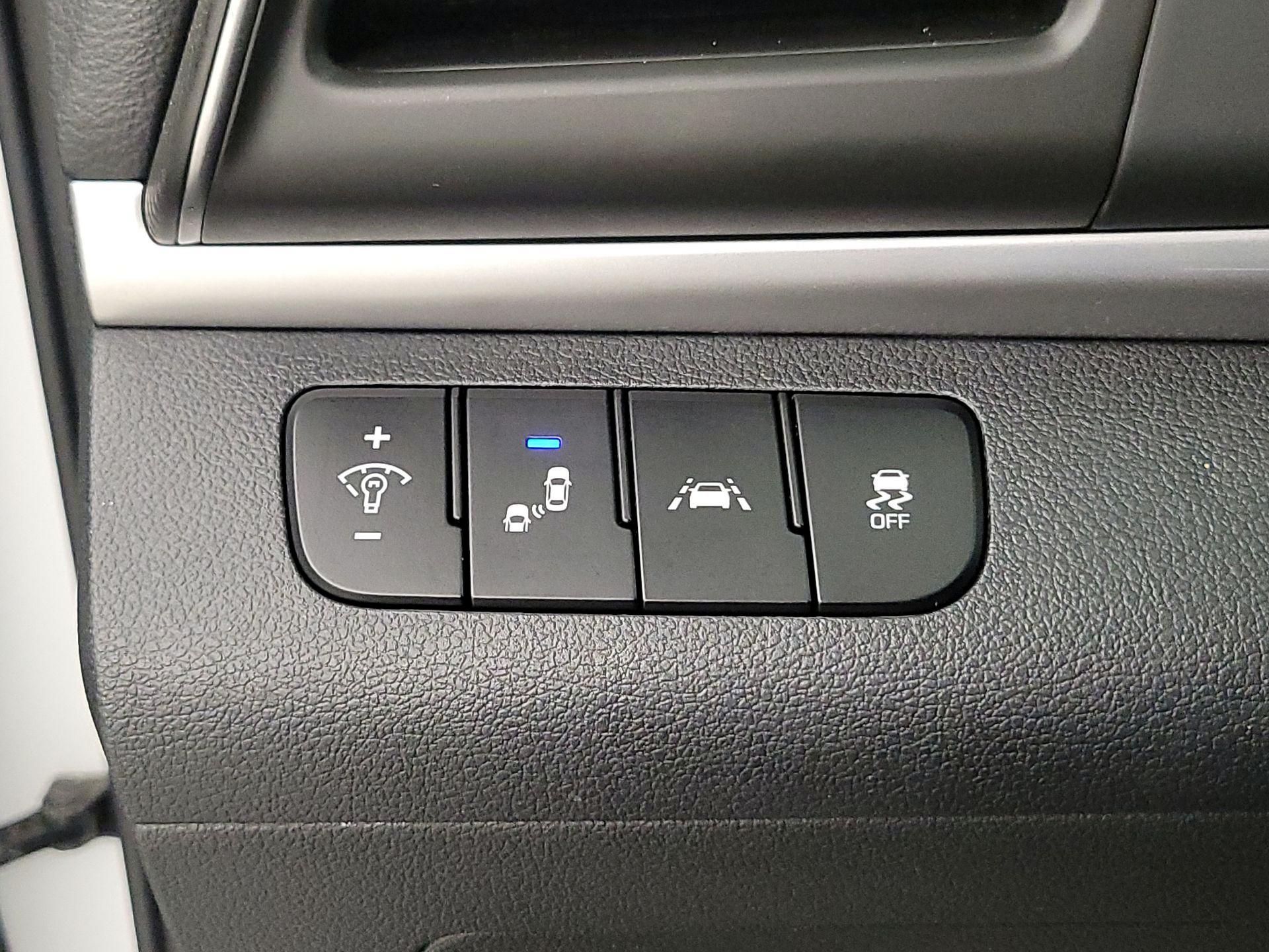 Thumbnail: 2020 Hyundai Elantra - 13