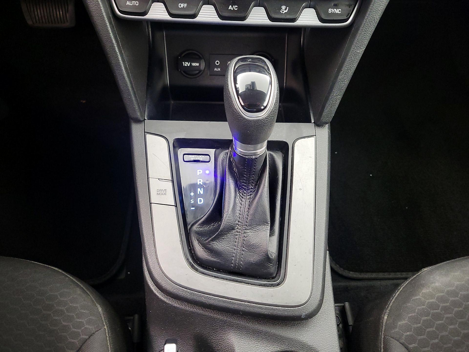 Thumbnail: 2020 Hyundai Elantra - 17