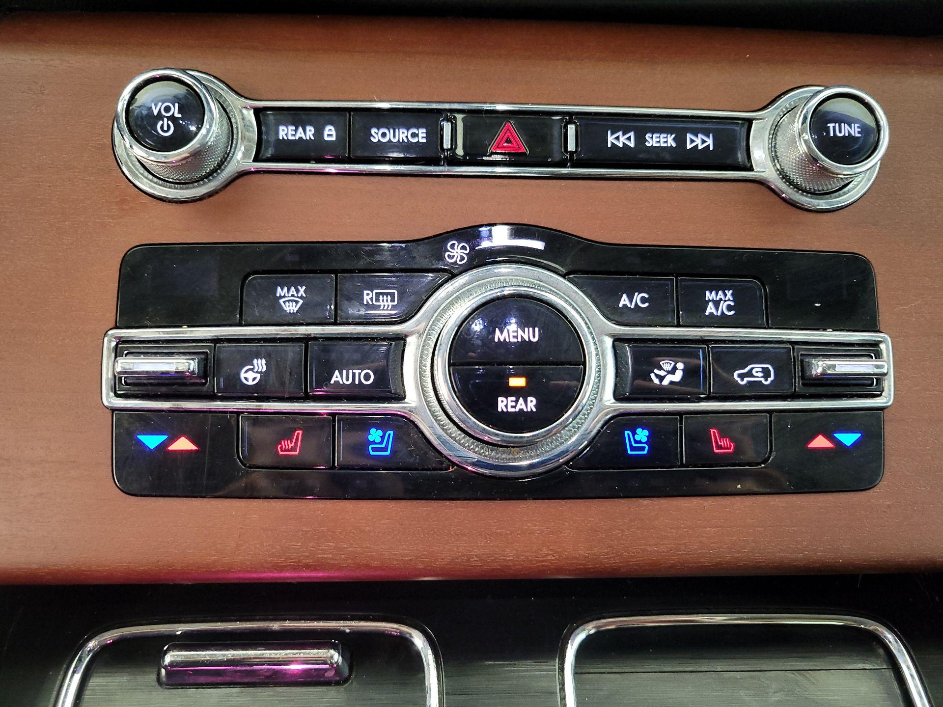 Thumbnail: 2020 Lincoln Aviator - 17