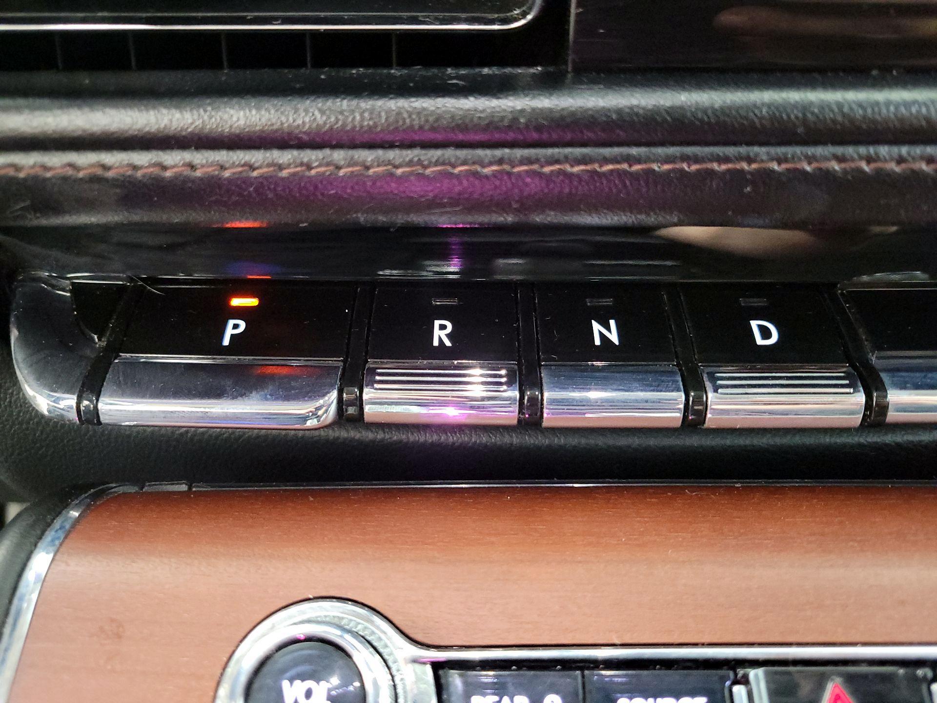 Thumbnail: 2020 Lincoln Aviator - 18