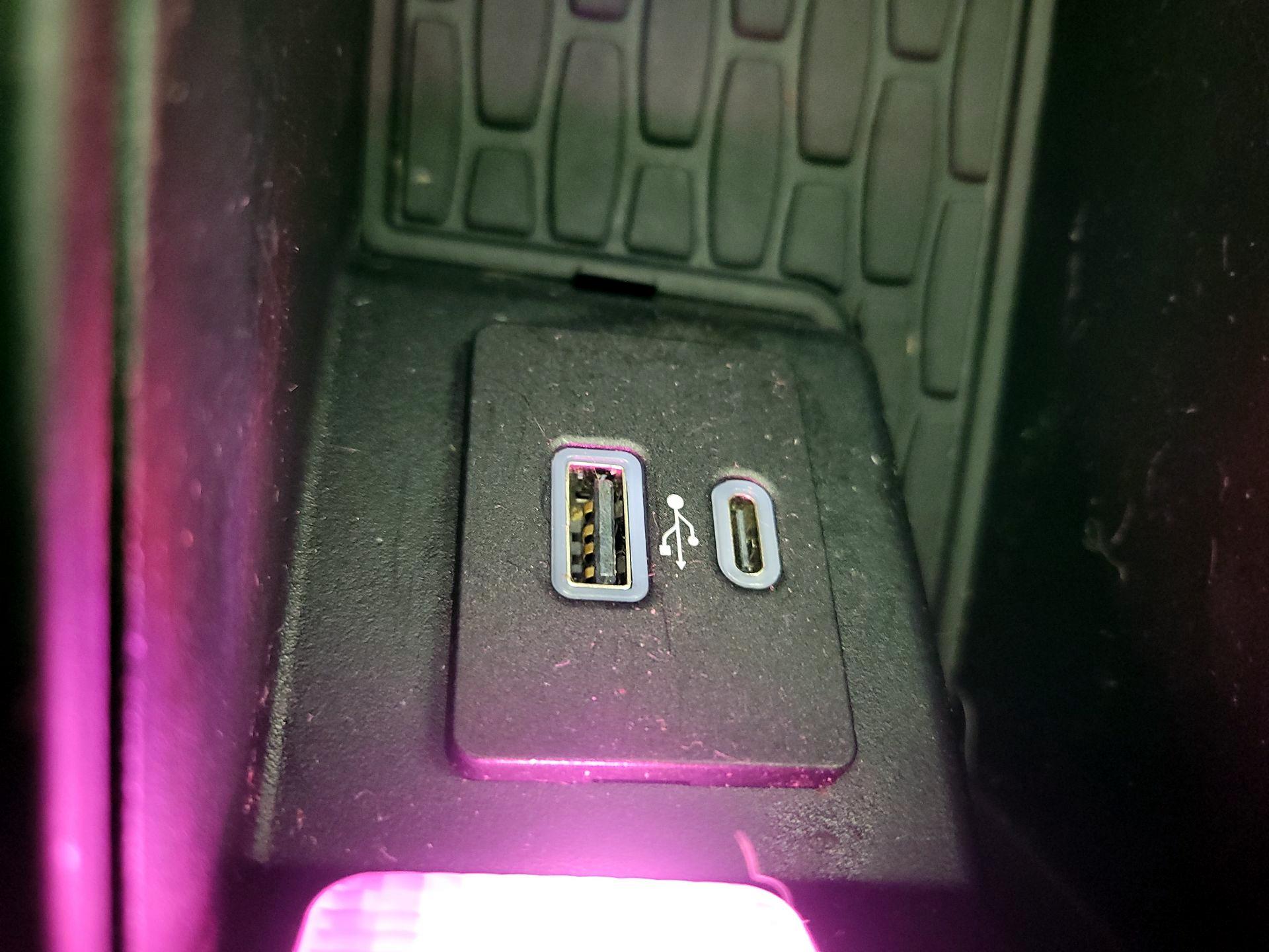 Thumbnail: 2020 Lincoln Aviator - 19