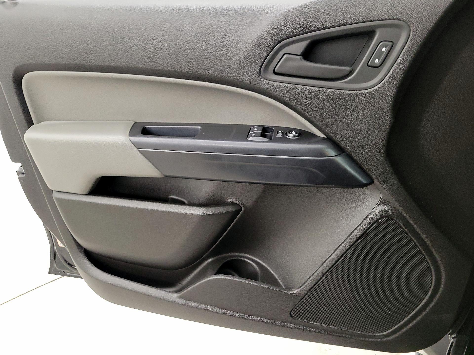 Thumbnail: 2017 Chevrolet Colorado - 12