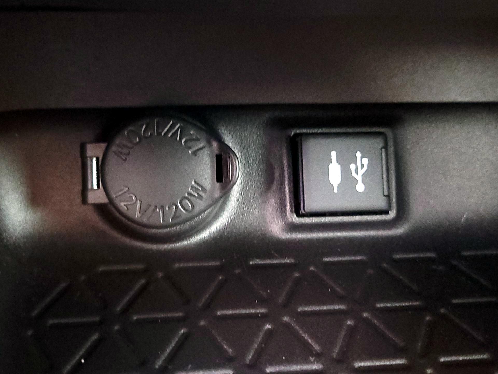 Thumbnail: 2019 Toyota RAV4 - 18