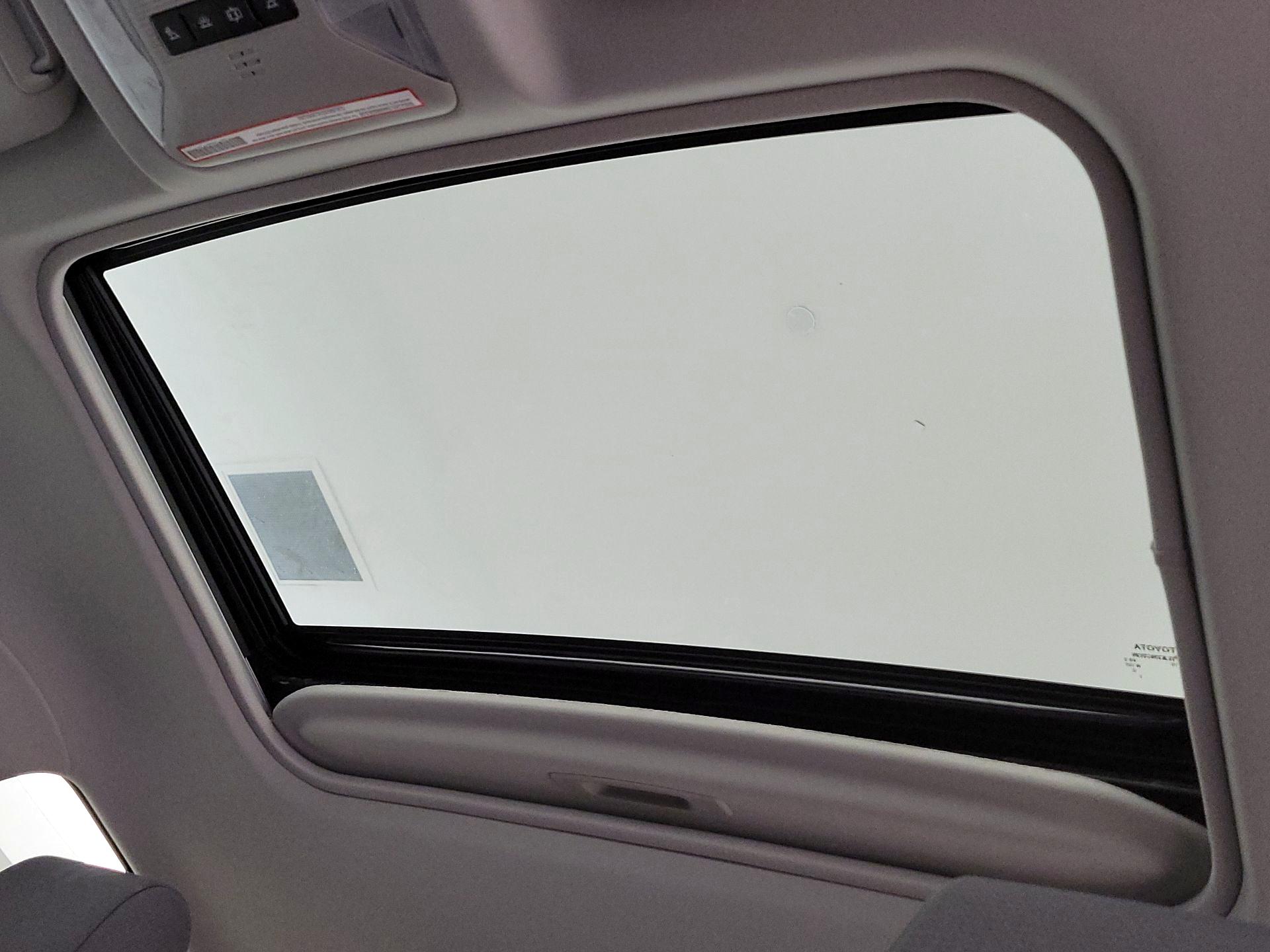 Thumbnail: 2019 Toyota RAV4 - 19